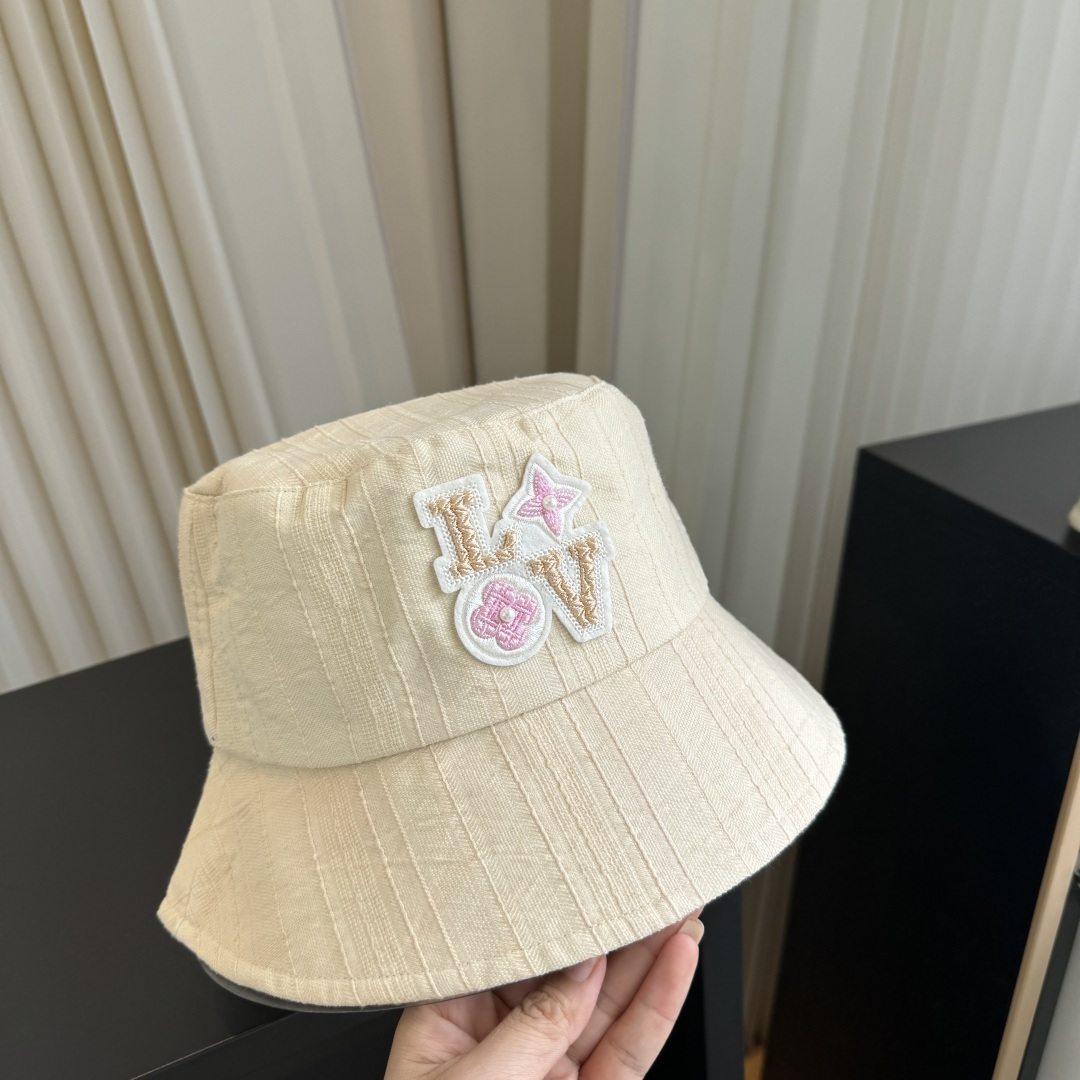 新款渔夫帽 LouisVuitton😍新款LV 重工打造♥️高端大气，百搭款🤗男女通用！跑量！