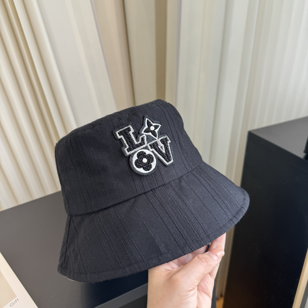 新款渔夫帽 LouisVuitton😍新款LV 重工打造♥️高端大气，百搭款🤗男女通用！跑量！