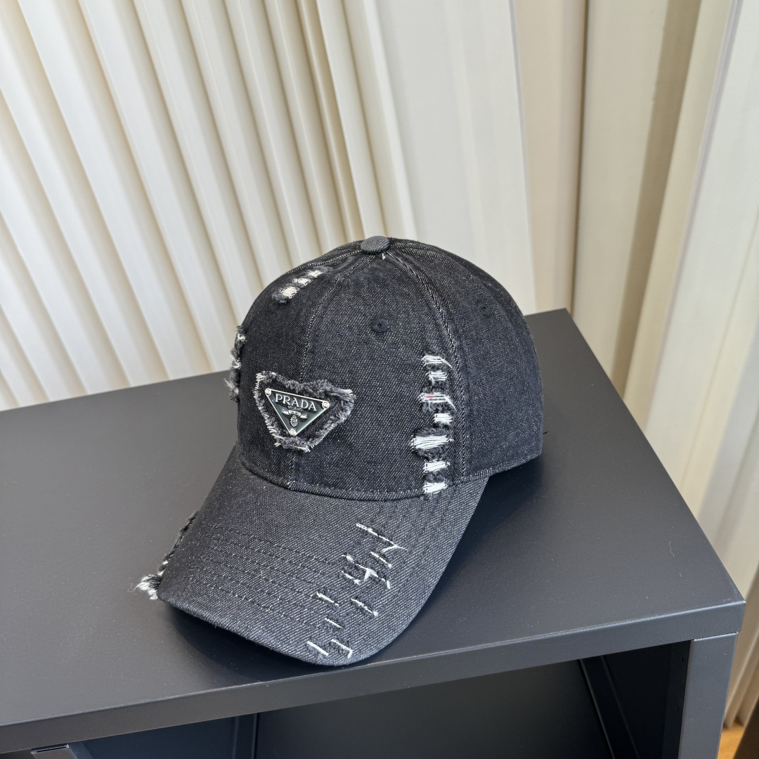 普拉达 PRADA 新品经典棒球帽 代购版本！时尚潮流，高端做工！非一般的品质，细节看实拍哦
