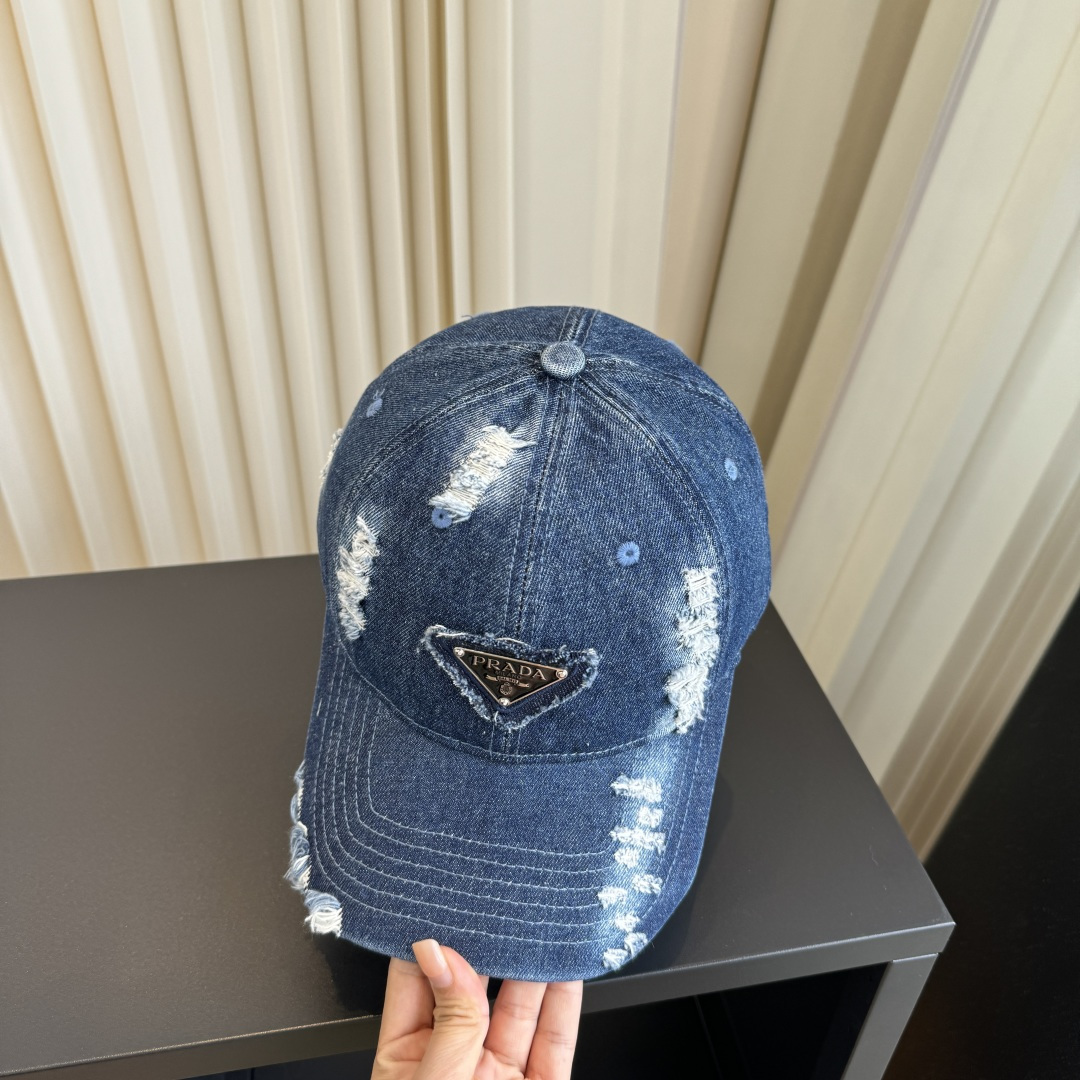 普拉达 PRADA 新品经典棒球帽 代购版本！时尚潮流，高端做工！非一般的品质，细节看实拍哦