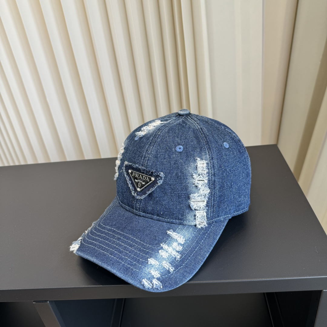 普拉达 PRADA 新品经典棒球帽 代购版本！时尚潮流，高端做工！非一般的品质，细节看实拍哦