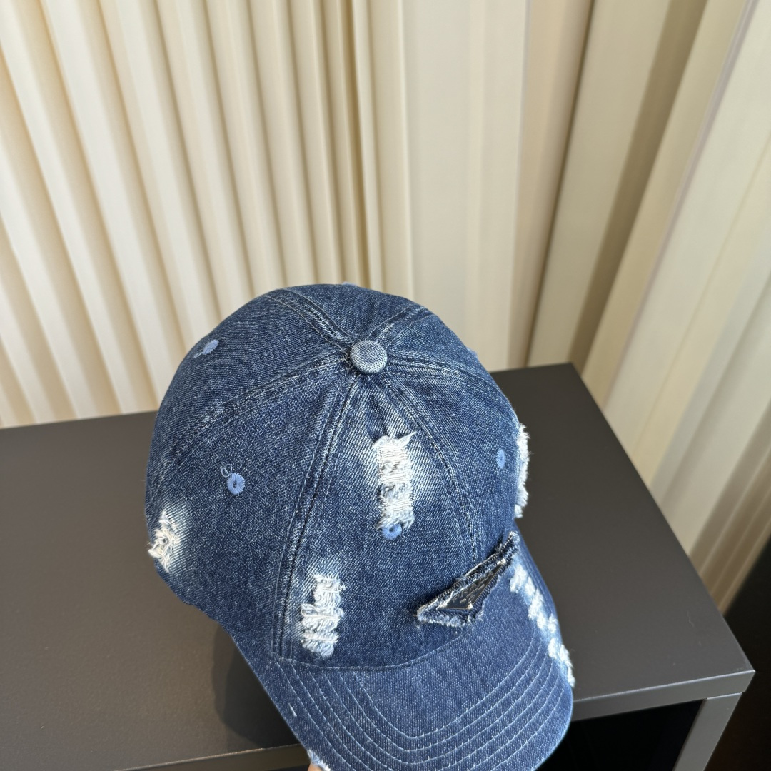 普拉达 PRADA 新品经典棒球帽 代购版本！时尚潮流，高端做工！非一般的品质，细节看实拍哦