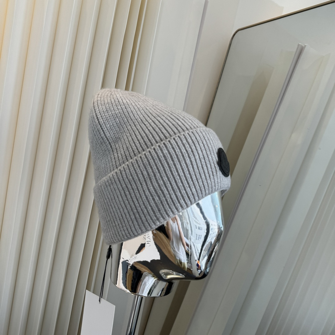NO:947897,The new type of muzzle wool hat is hot in quality. The craftsmanship is very exquisite. It is high-end and classy!  Low-key luxury, easy to carry!  Running volume!  Hats, straw hats, bucket hats, baseball caps, hats, Moncler, espadrilles, hats19860909新款蒙口 毛线帽 品质火爆来袭 工艺非常精美 高档大气上档次！低调奢华,方便携带！跑量！帽子草帽渔夫帽棒球帽,帽子,Moncler,espadrilles,hats,hat