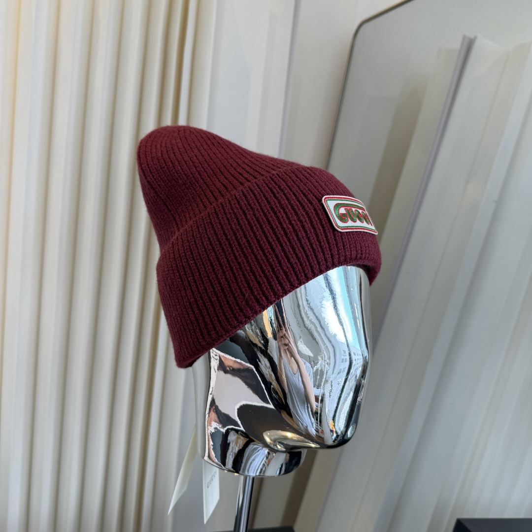 NO:948087,The new Gucci woolen hat is coming in hot quality, the craftsmanship is very exquisite, and it is high-end and classy!  Low-key luxury, easy to carry!  Running volume!  hats straw hat bucket hat baseball cap, hat, espadrilles, hats19860909新款古奇 毛线帽 品质火爆来袭 工艺非常精美 高档大气上档次！低调奢华,方便携带！跑量！帽子草帽渔夫帽棒球帽,帽子,espadrilles,hats,hat