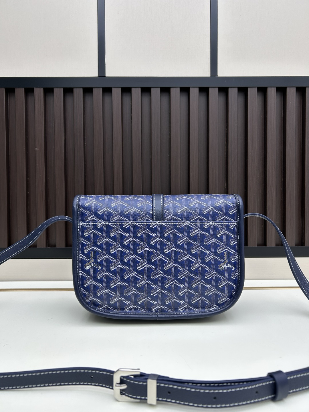 升级版批goyard戈雅-新款马鞍包 goyard logo的大潮今年可是开挂了！每个包的手绘花纹都特别