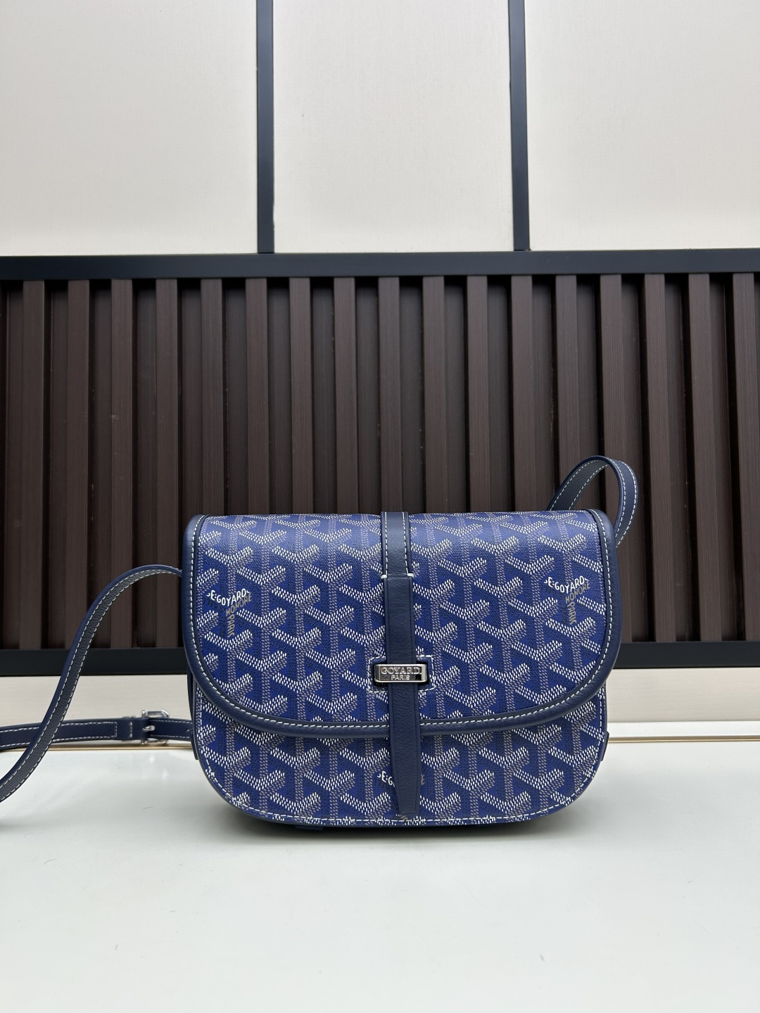 升级版批goyard戈雅-新款马鞍包 goyard logo的大潮今年可是开挂了！每个包的手绘花纹都特别