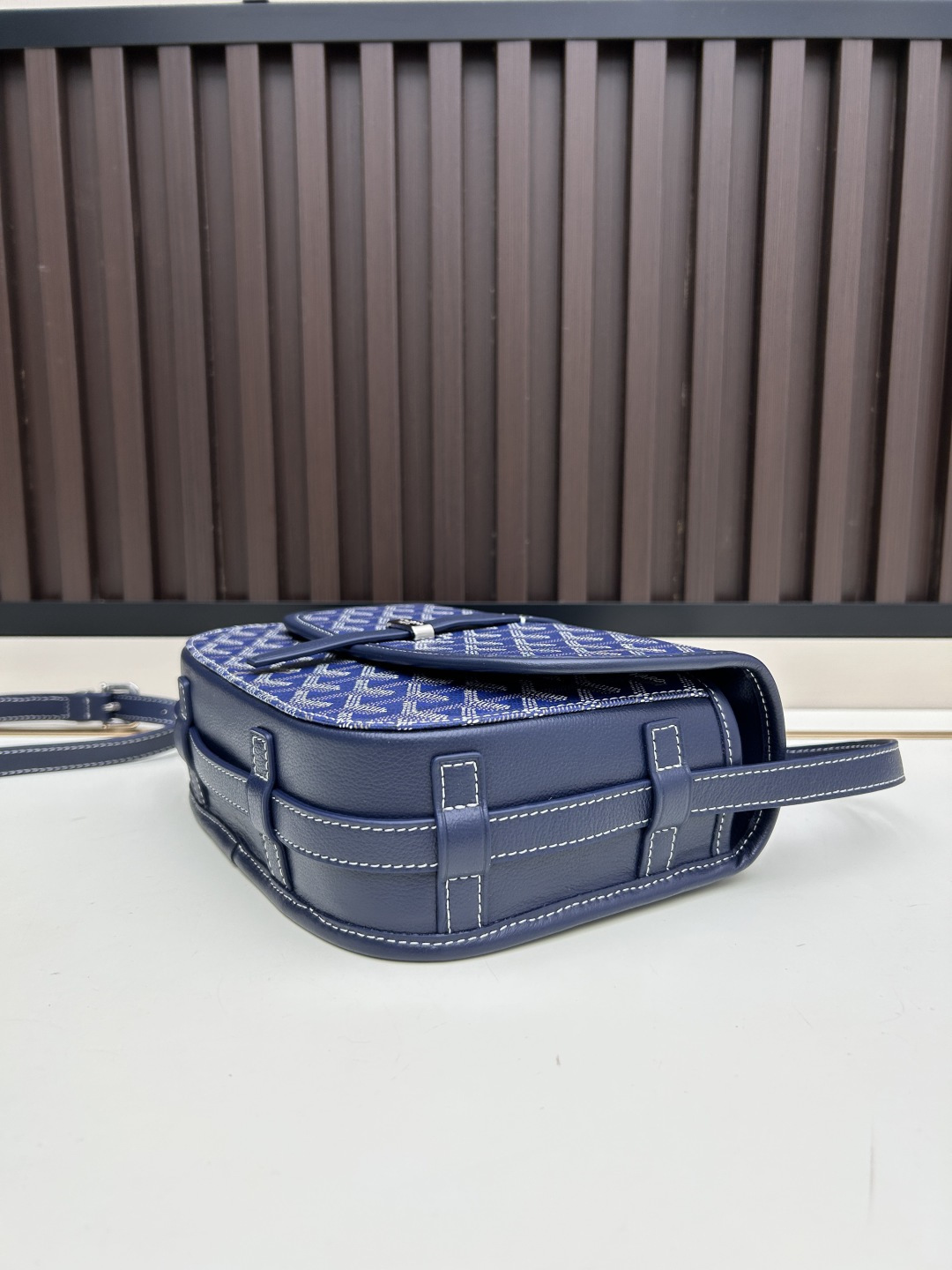 升级版批goyard戈雅-新款马鞍包 goyard logo的大潮今年可是开挂了！每个包的手绘花纹都特别