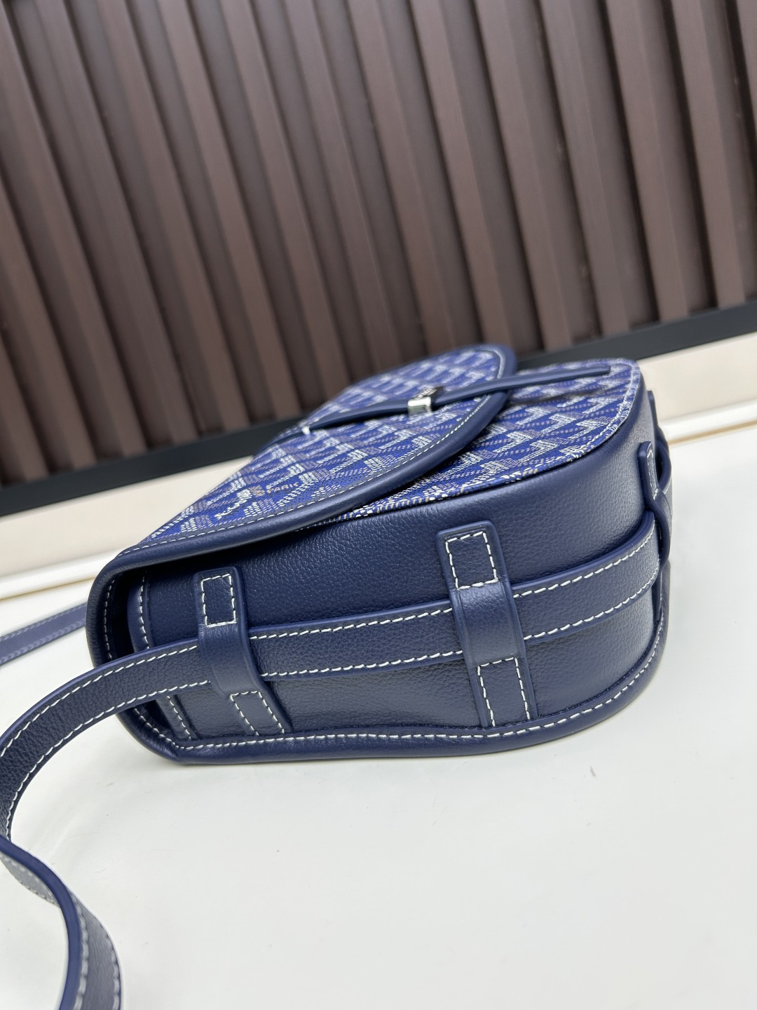 升级版批goyard戈雅-新款马鞍包 goyard logo的大潮今年可是开挂了！每个包的手绘花纹都特别