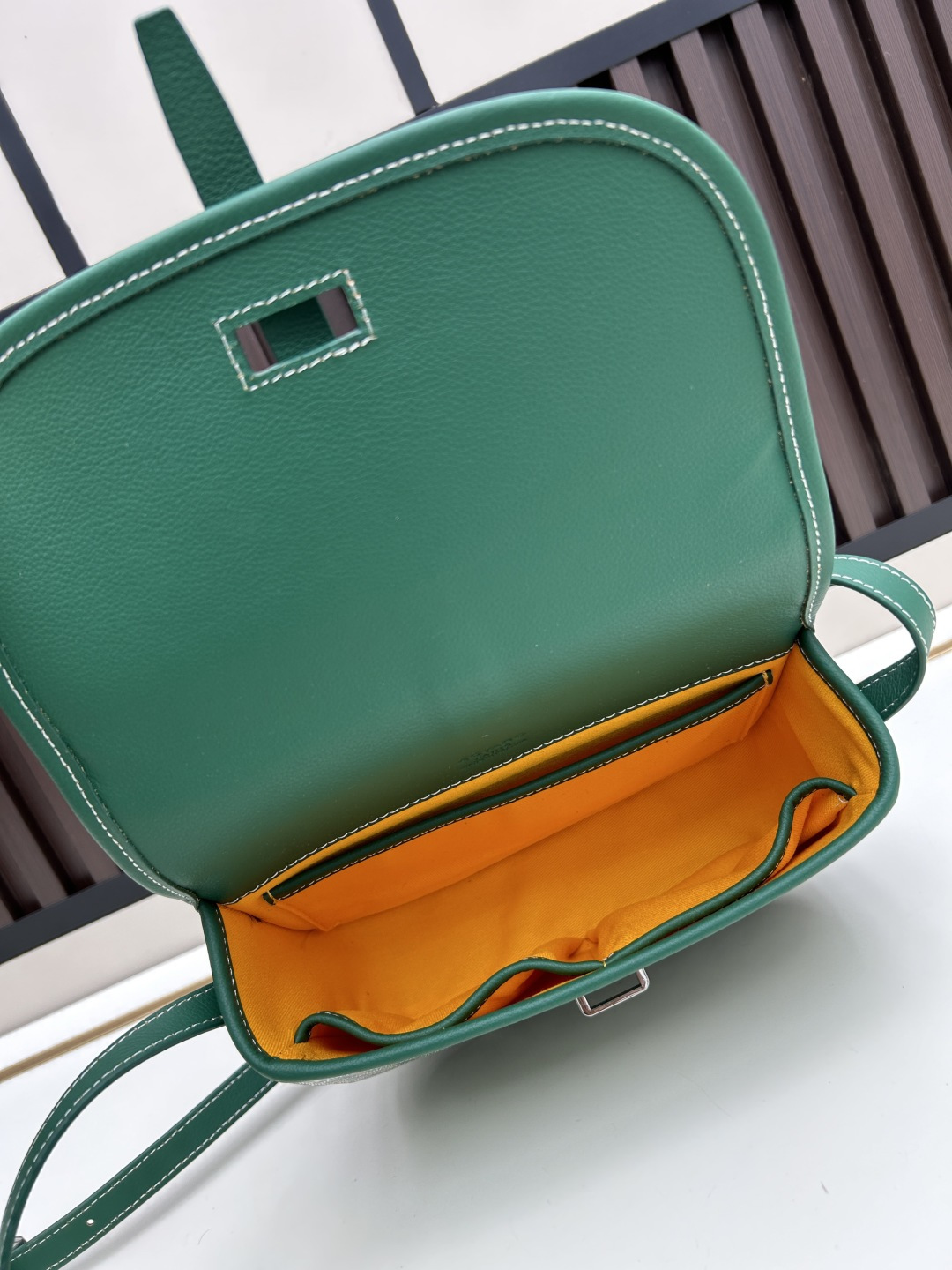 升级版批goyard戈雅-新款马鞍包 goyard logo的大潮今年可是开挂了！每个包的手绘花纹都特别