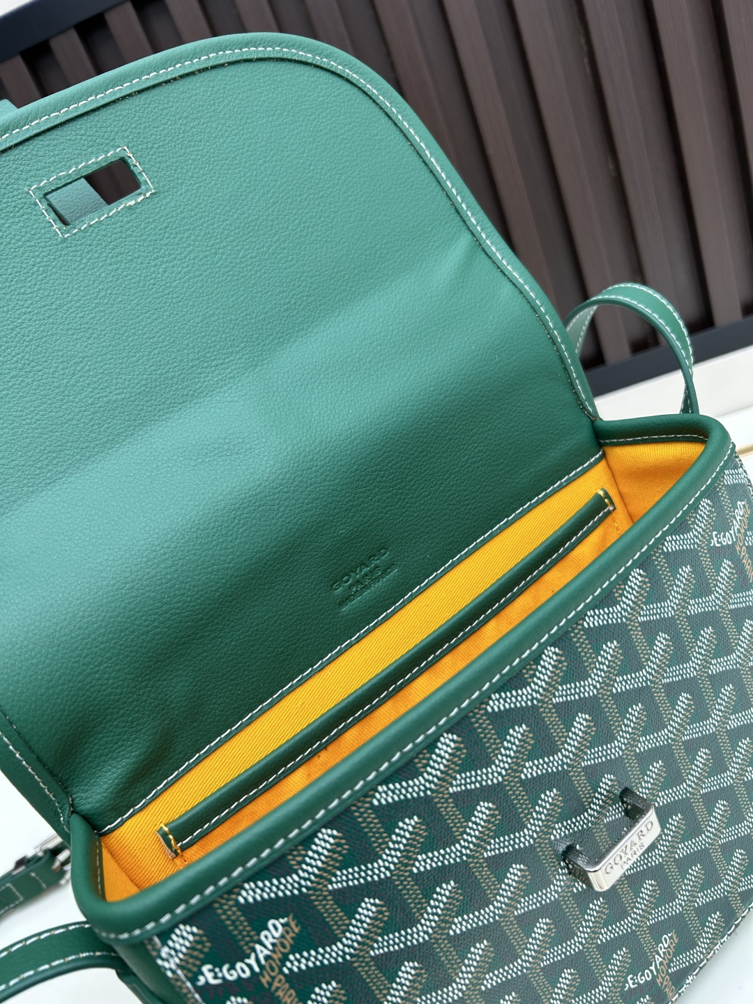 升级版批goyard戈雅-新款马鞍包 goyard logo的大潮今年可是开挂了！每个包的手绘花纹都特别