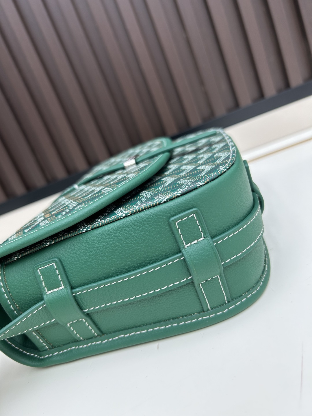 升级版批goyard戈雅-新款马鞍包 goyard logo的大潮今年可是开挂了！每个包的手绘花纹都特别