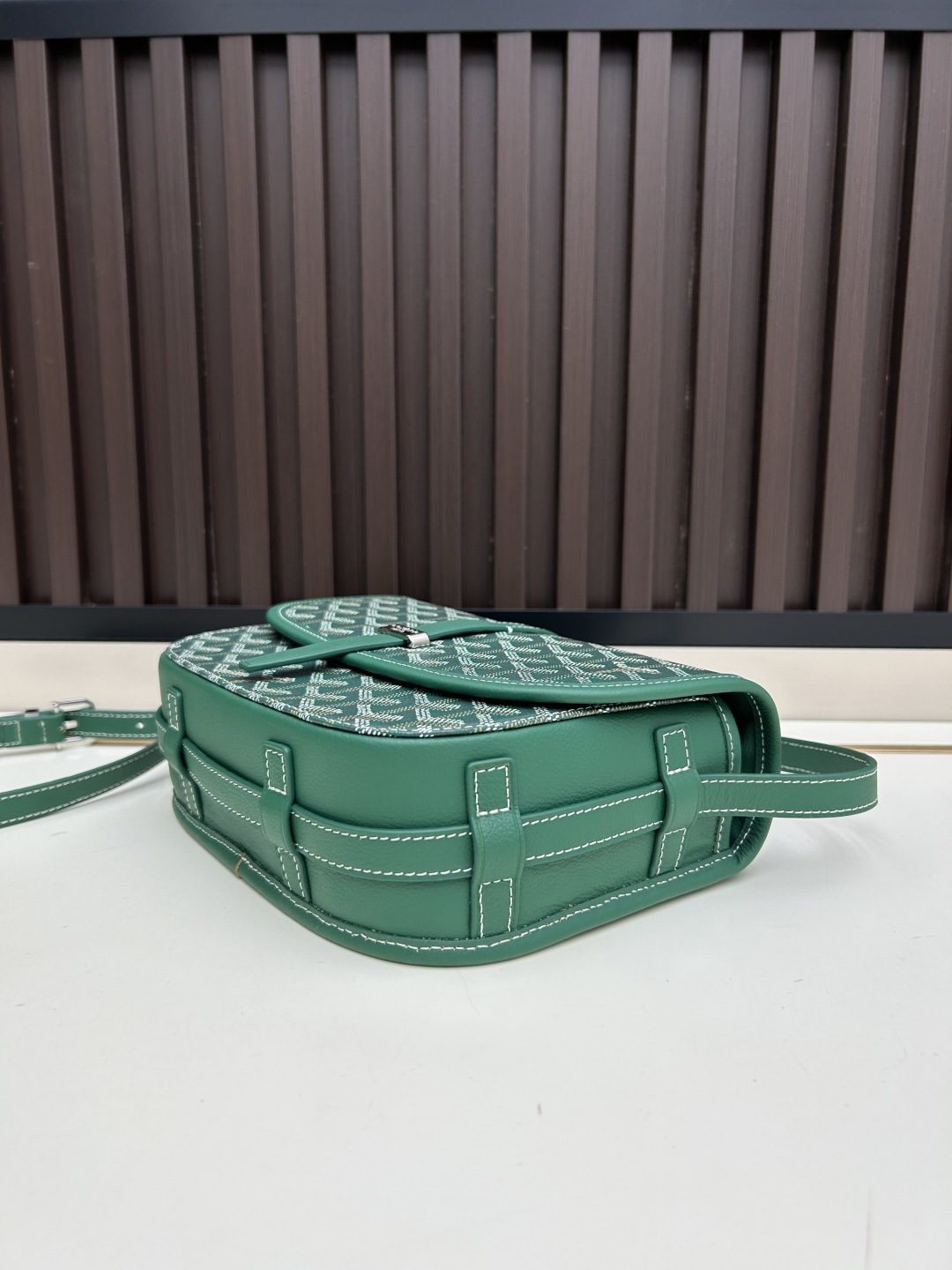 升级版批goyard戈雅-新款马鞍包 goyard logo的大潮今年可是开挂了！每个包的手绘花纹都特别