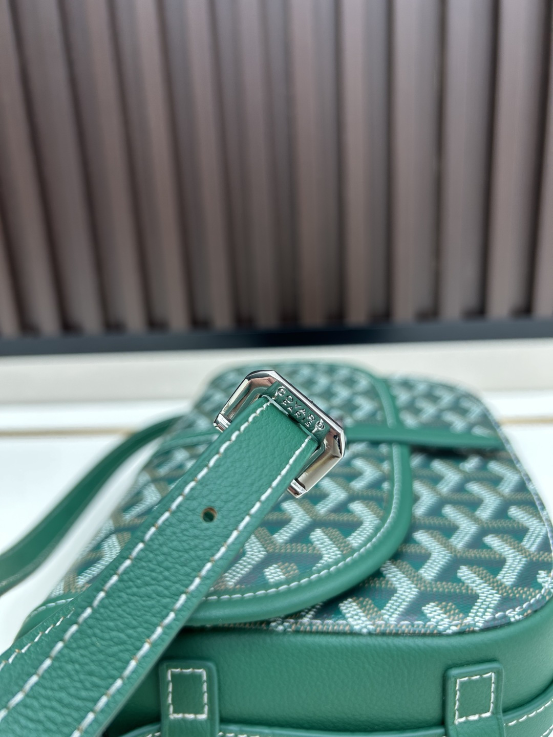 升级版批goyard戈雅-新款马鞍包 goyard logo的大潮今年可是开挂了！每个包的手绘花纹都特别