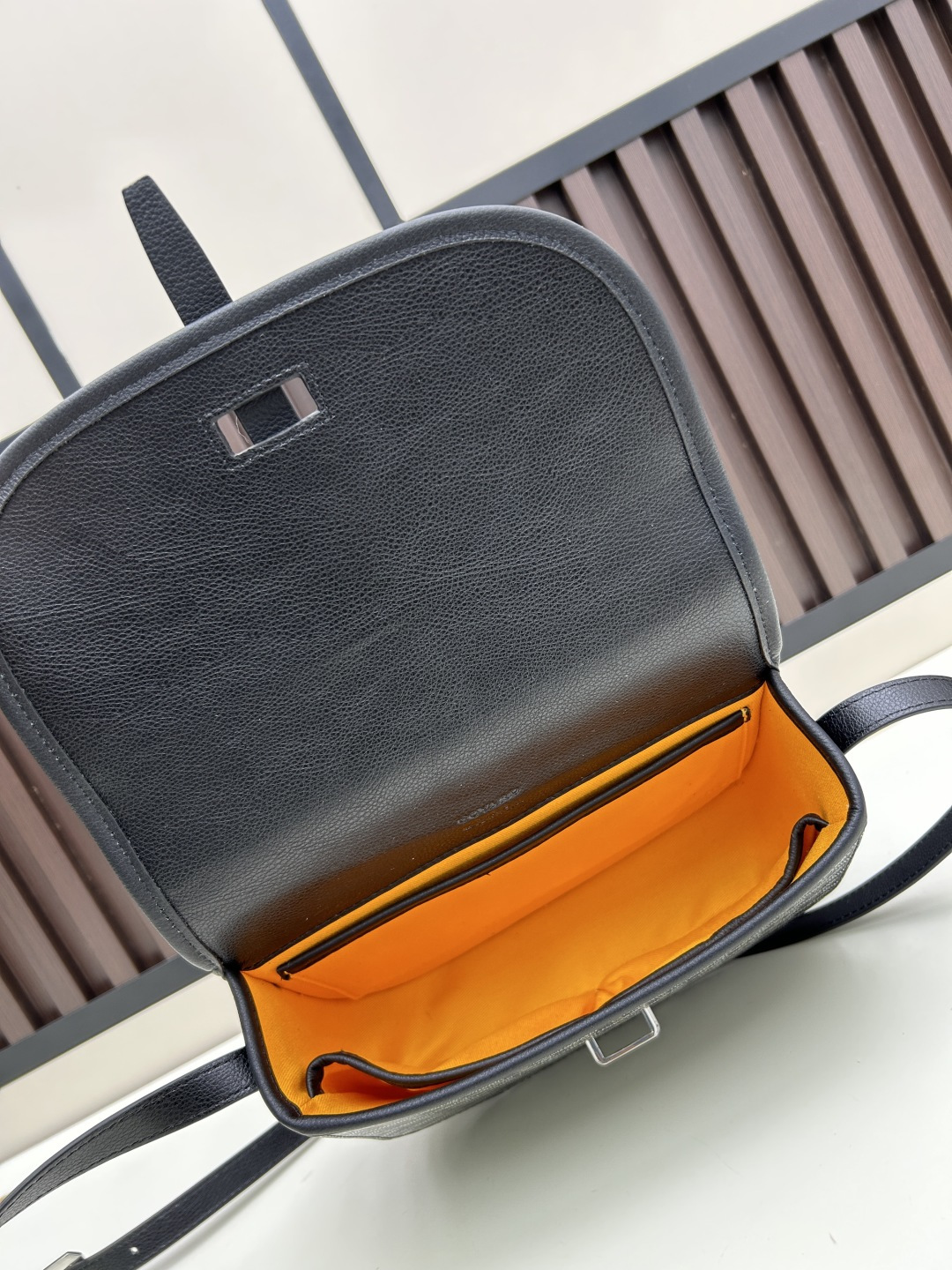 升级版批goyard戈雅-新款马鞍包 goyard logo的大潮今年可是开挂了！每个包的手绘花纹都特别