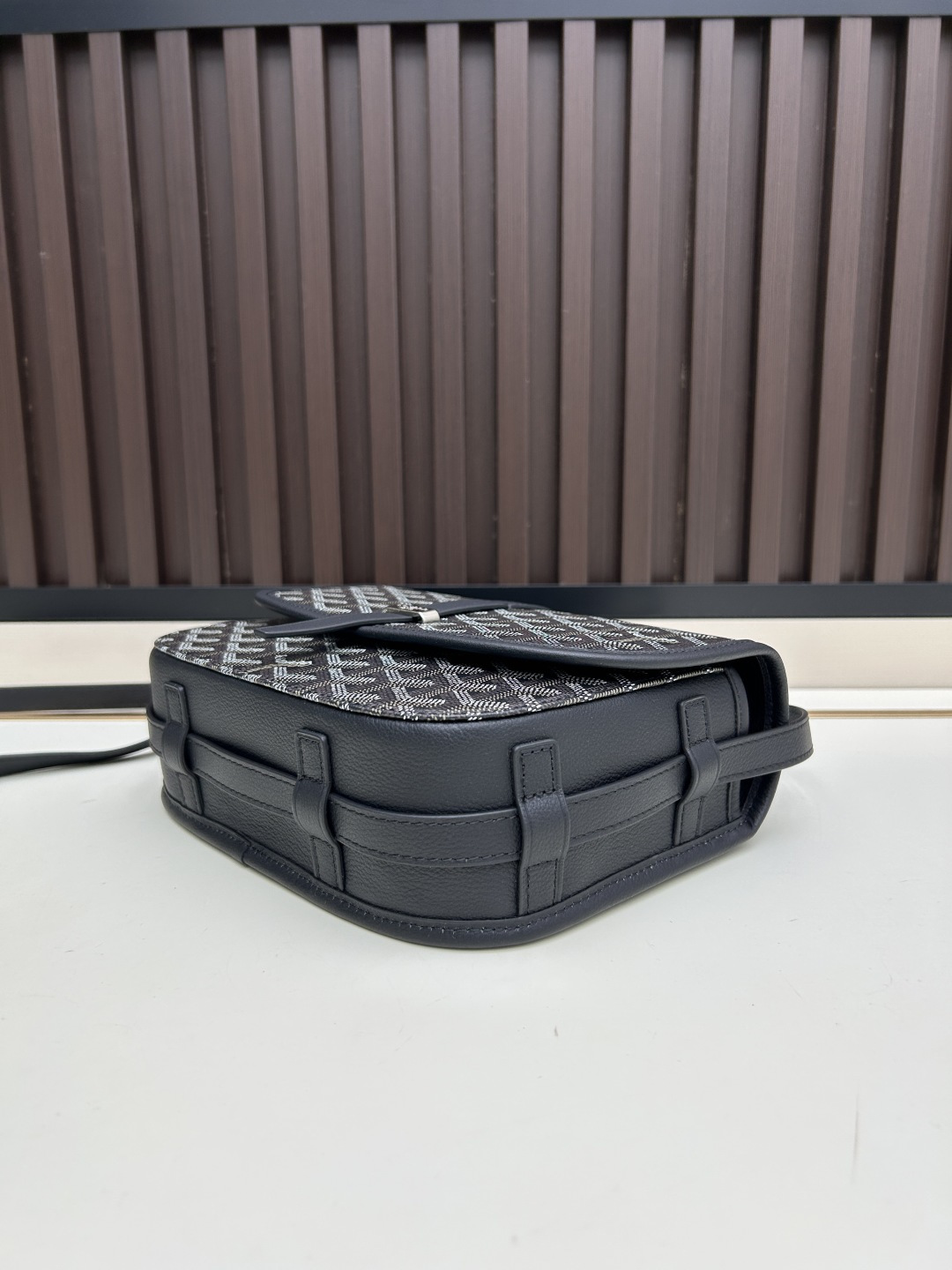 升级版批goyard戈雅-新款马鞍包 goyard logo的大潮今年可是开挂了！每个包的手绘花纹都特别