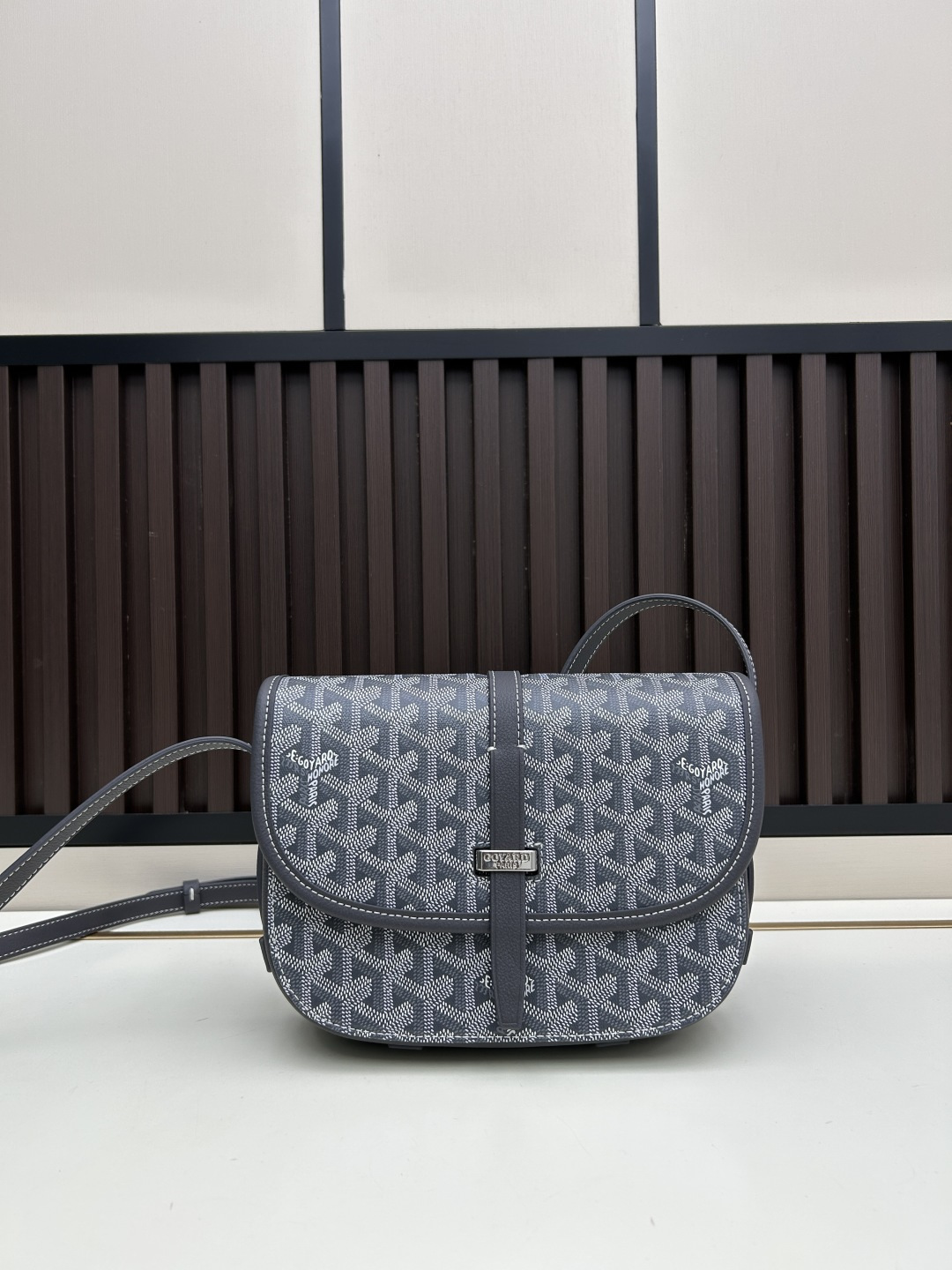 升级版批goyard戈雅-新款马鞍包 goyard logo的大潮今年可是开挂了！每个包的手绘花纹都特别