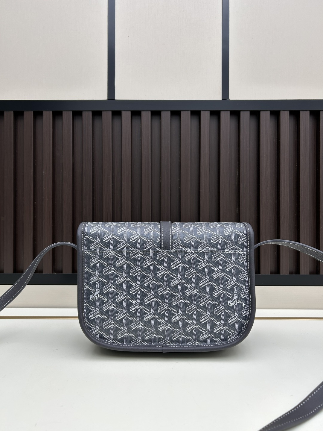 升级版批goyard戈雅-新款马鞍包 goyard logo的大潮今年可是开挂了！每个包的手绘花纹都特别