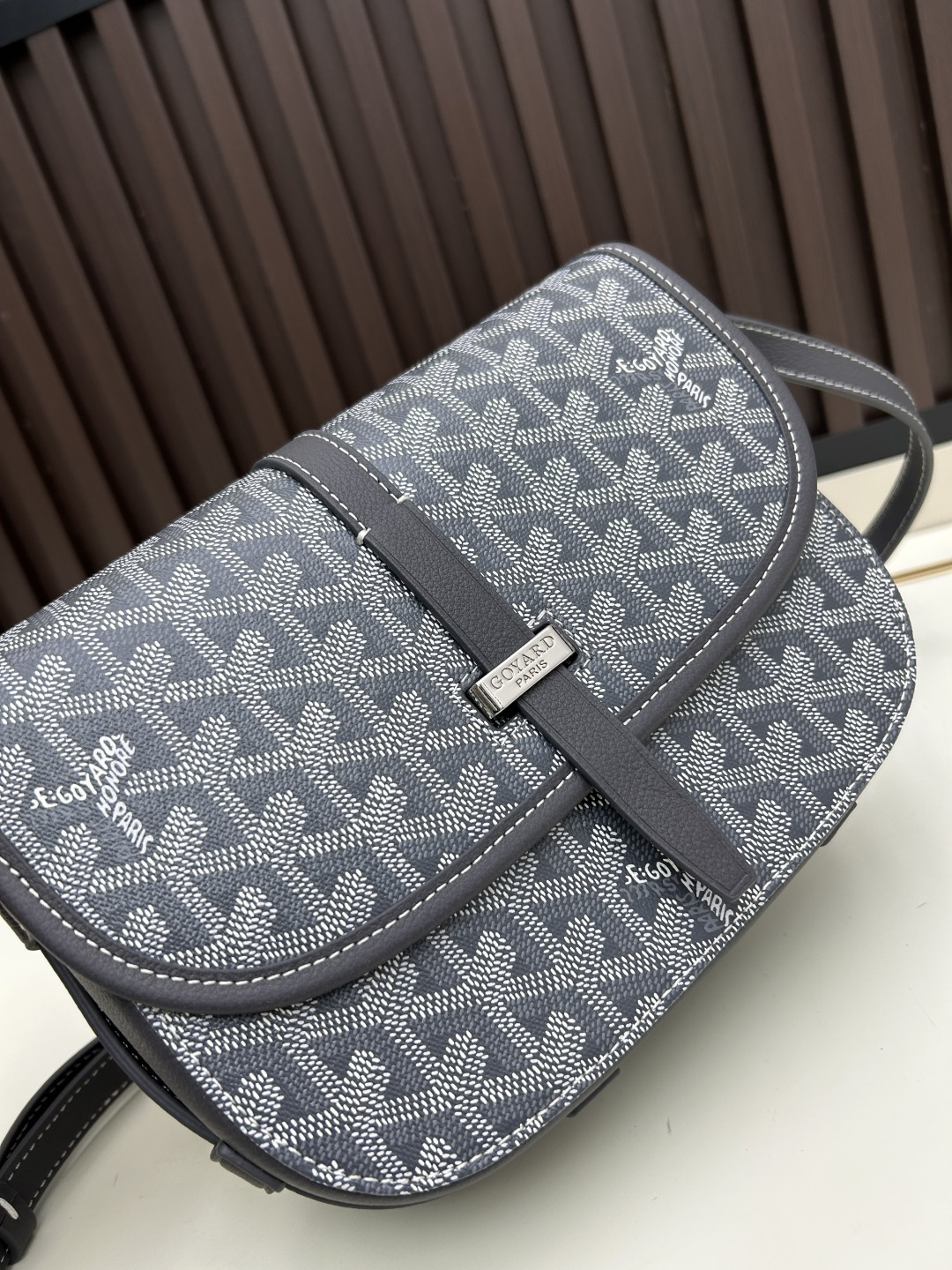 升级版批goyard戈雅-新款马鞍包 goyard logo的大潮今年可是开挂了！每个包的手绘花纹都特别