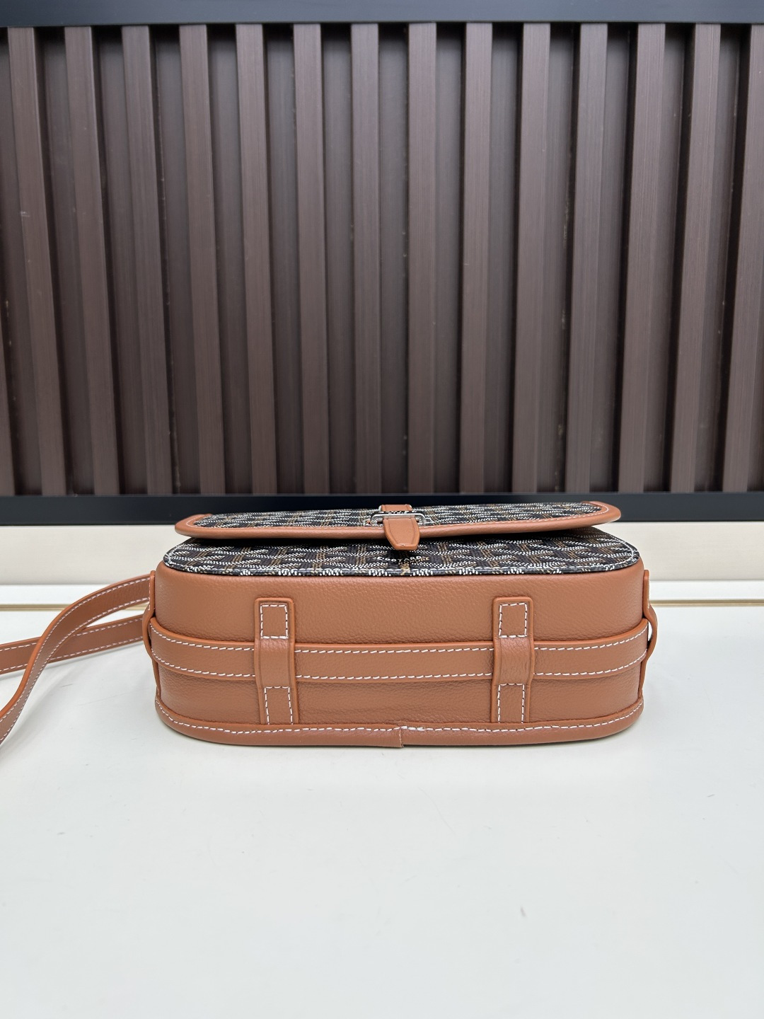 升级版批goyard戈雅-新款马鞍包 goyard logo的大潮今年可是开挂了！每个包的手绘花纹都特别