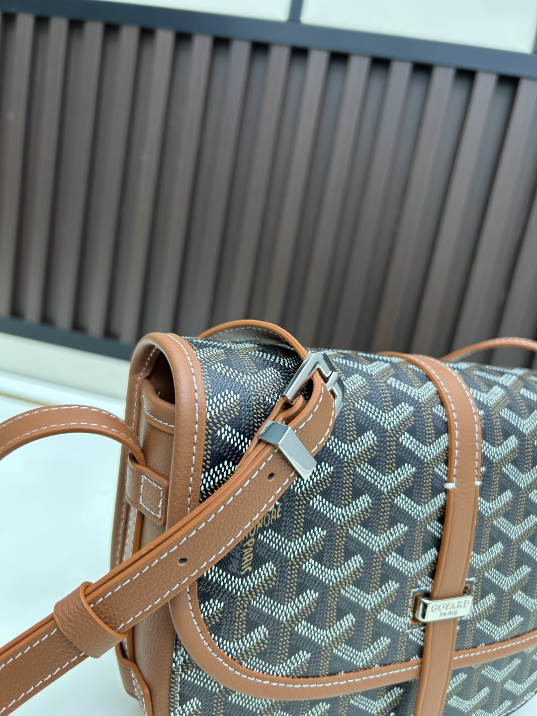 升级版批goyard戈雅-新款马鞍包 goyard logo的大潮今年可是开挂了！每个包的手绘花纹都特别