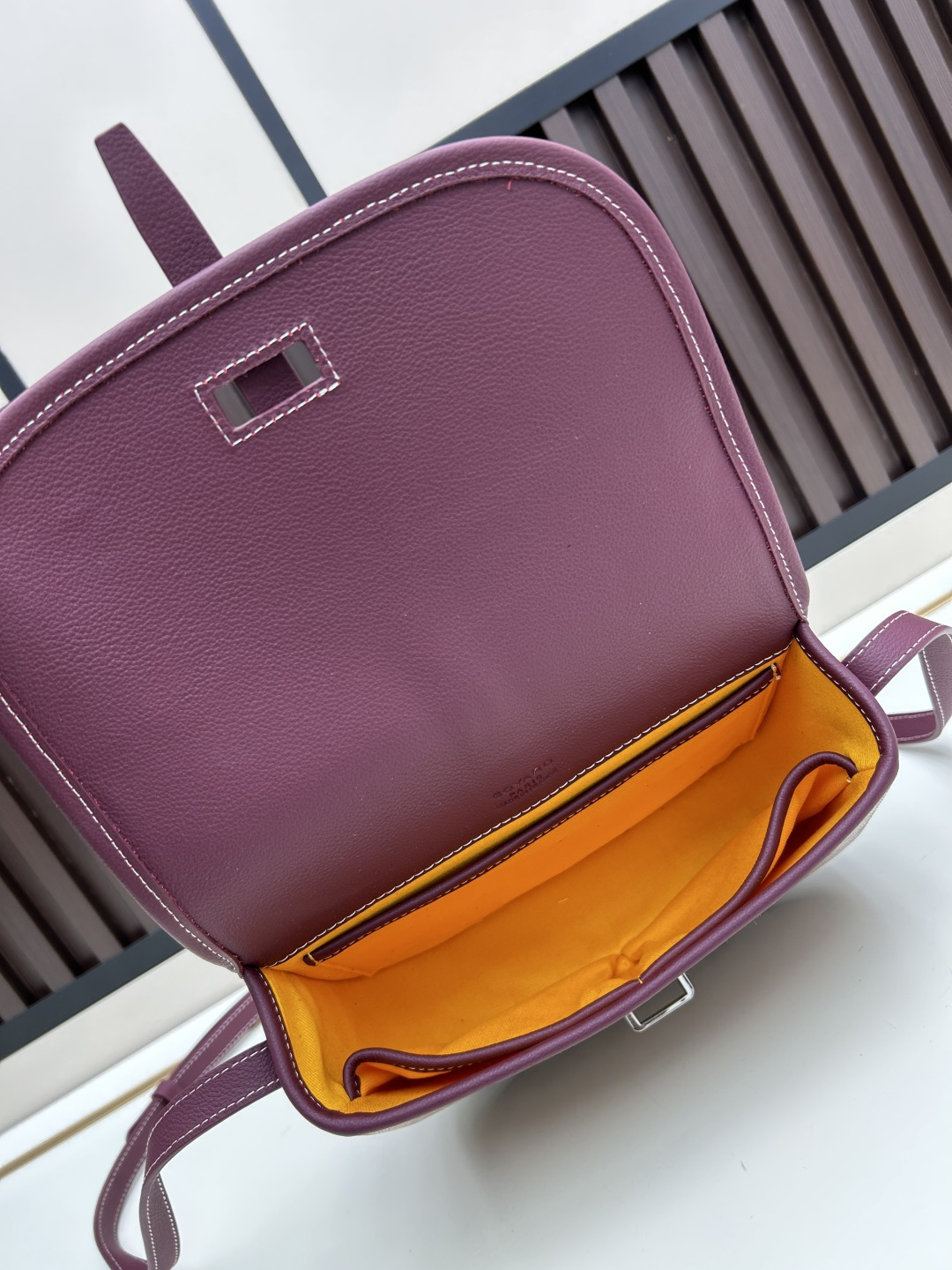 升级版批goyard戈雅-新款马鞍包 goyard logo的大潮今年可是开挂了！每个包的手绘花纹都特别