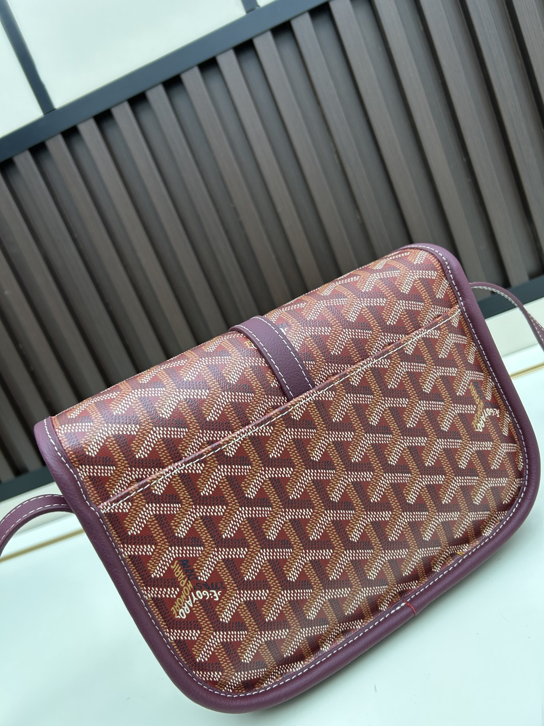 升级版批goyard戈雅-新款马鞍包 goyard logo的大潮今年可是开挂了！每个包的手绘花纹都特别