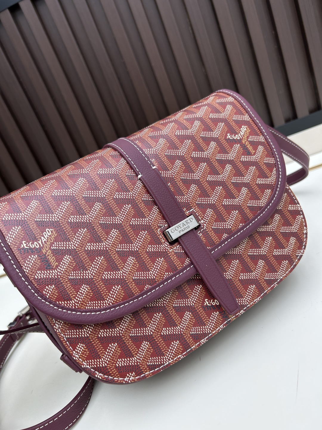 升级版批goyard戈雅-新款马鞍包 goyard logo的大潮今年可是开挂了！每个包的手绘花纹都特别