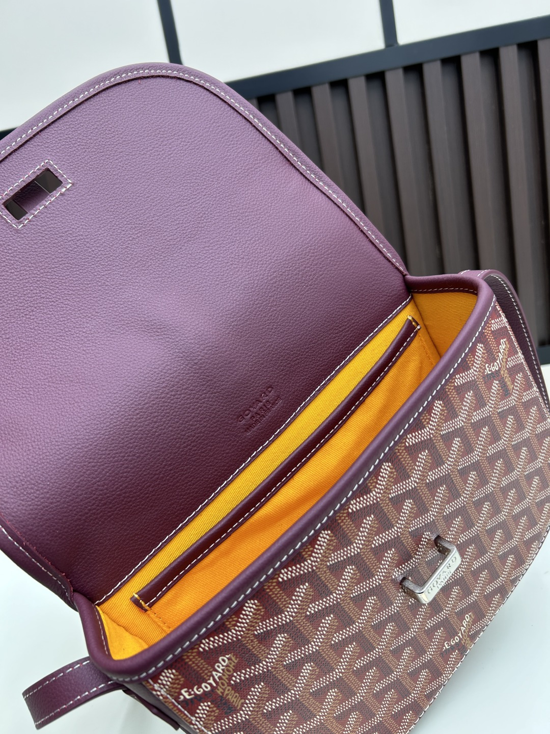 升级版批goyard戈雅-新款马鞍包 goyard logo的大潮今年可是开挂了！每个包的手绘花纹都特别