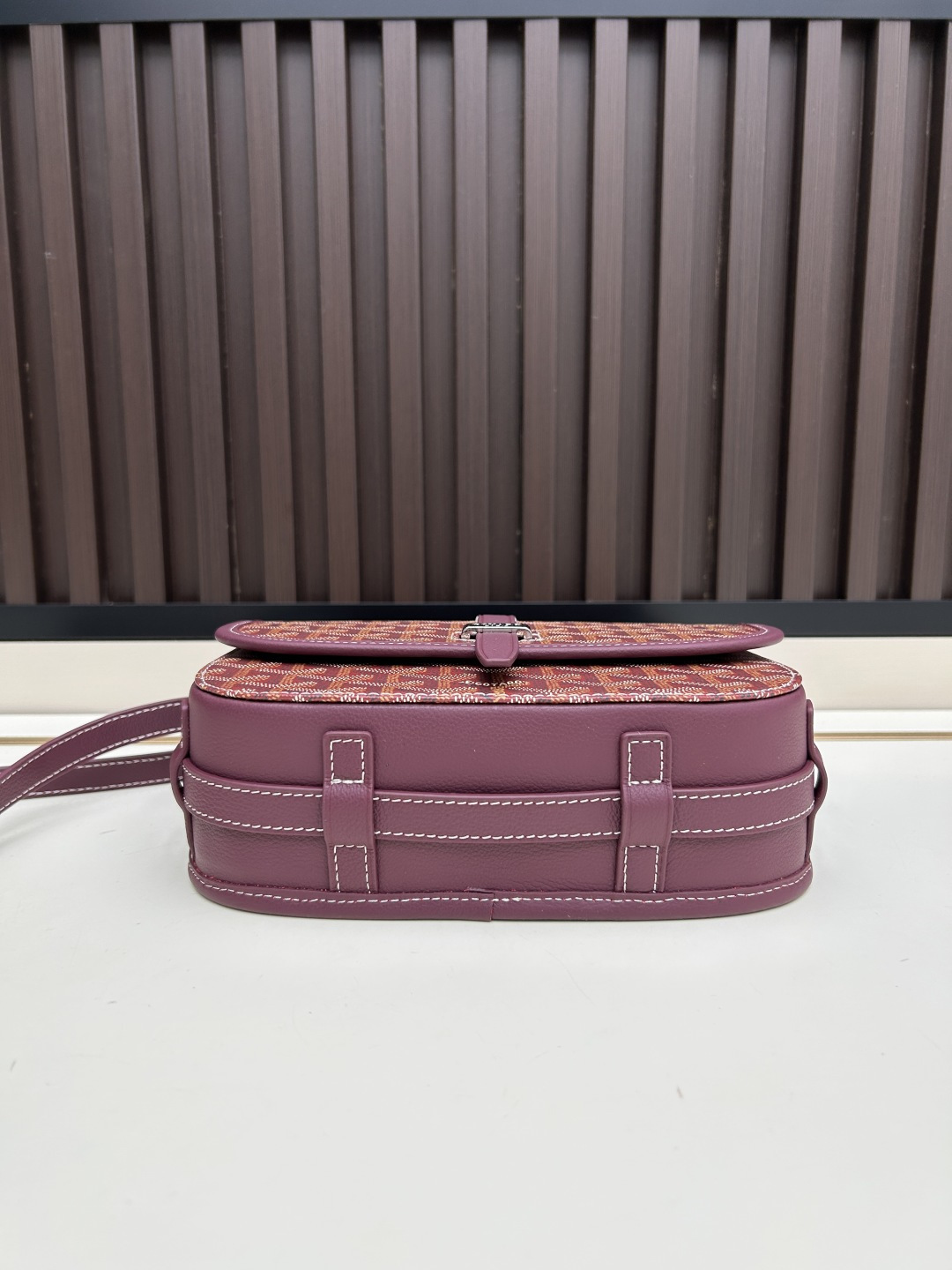 升级版批goyard戈雅-新款马鞍包 goyard logo的大潮今年可是开挂了！每个包的手绘花纹都特别