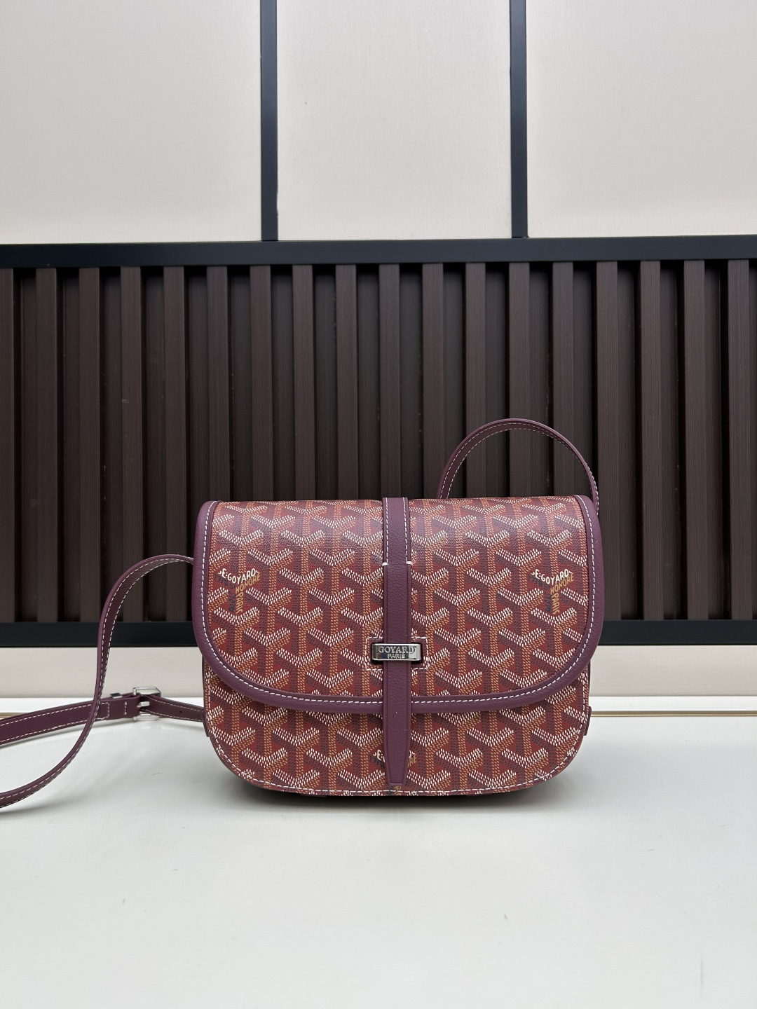 升级版批goyard戈雅-新款马鞍包 goyard logo的大潮今年可是开挂了！每个包的手绘花纹都特别