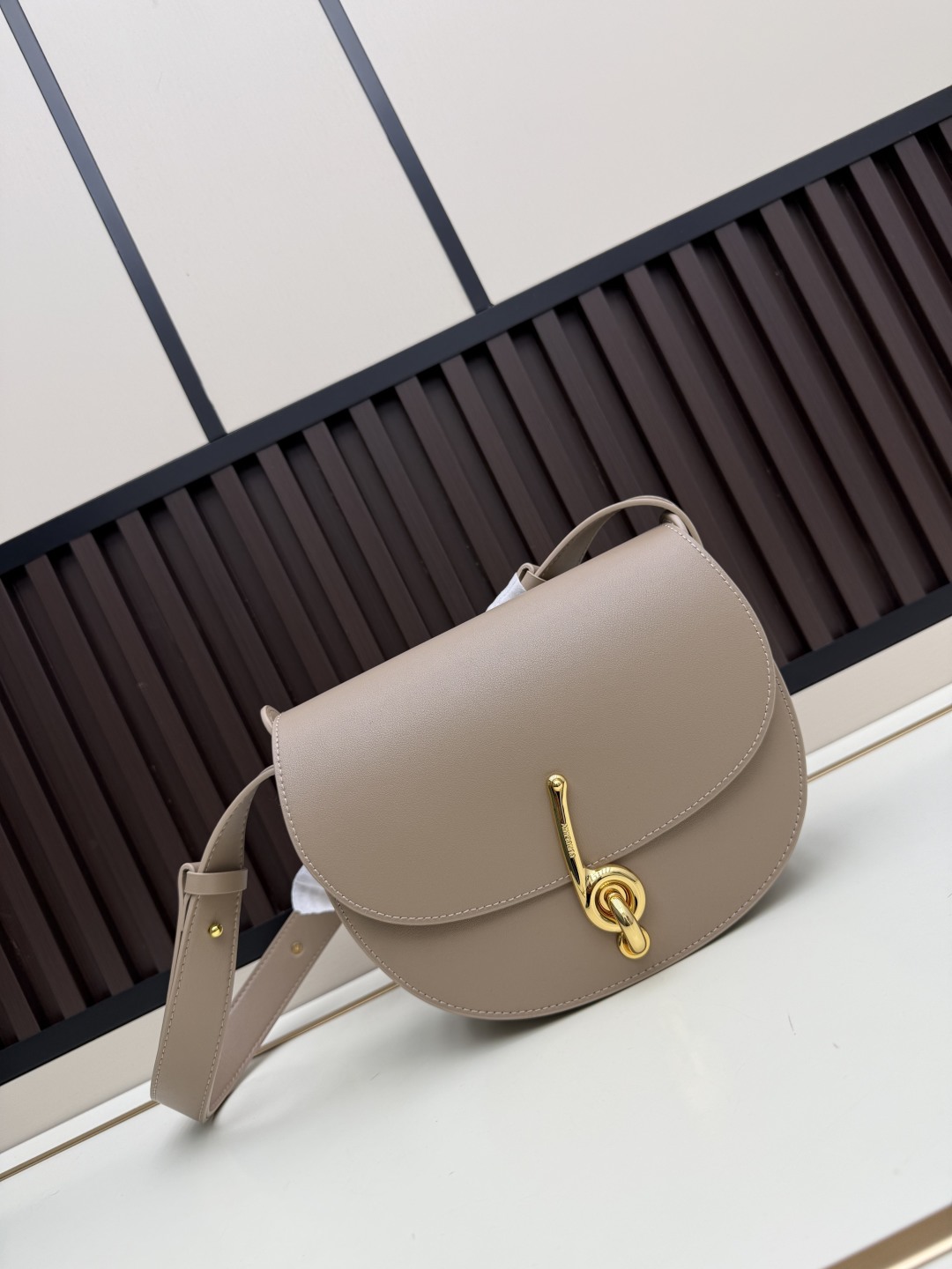 批530¥ 配礼盒🎁,26年新款BURBERRY女士斜跨或单肩包,牛皮材料,1H8936尺寸:24 X20.5 X8 C M