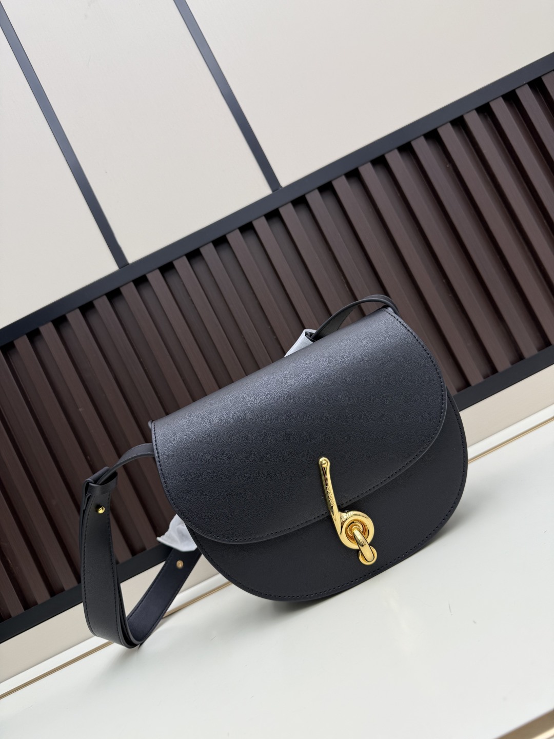 批530¥ 配礼盒🎁,26年新款BURBERRY女士斜跨或单肩包,牛皮材料,1H8936尺寸:24 X20.5 X8 C M