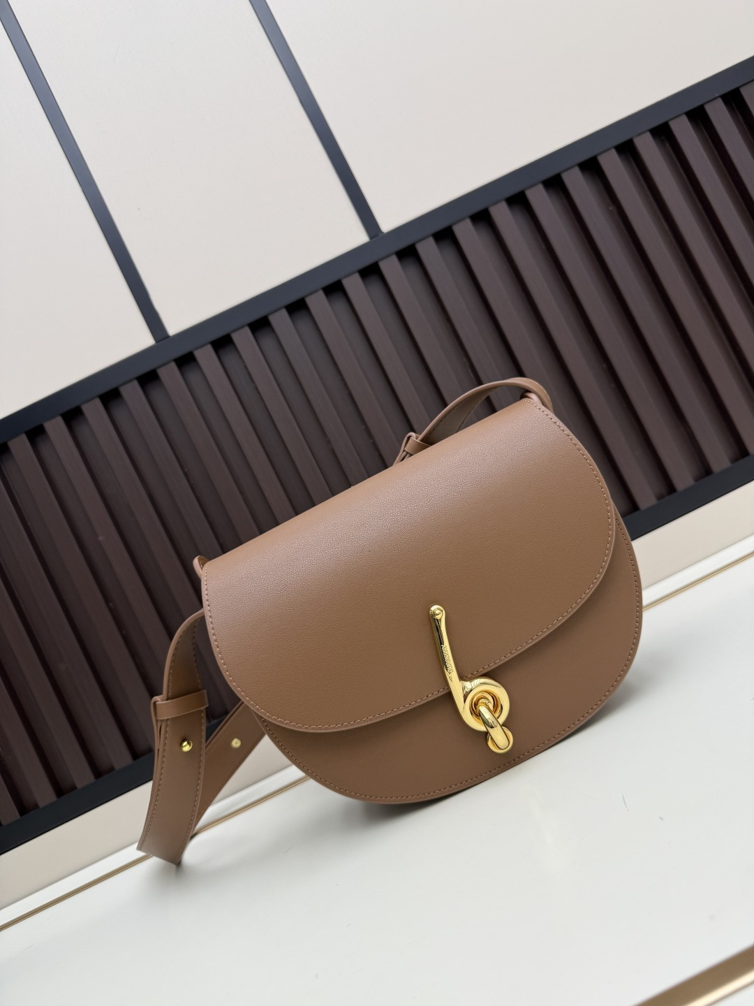 批530¥ 配礼盒🎁,26年新款BURBERRY女士斜跨或单肩包,牛皮材料,1H8936尺寸:24 X20.5 X8 C M