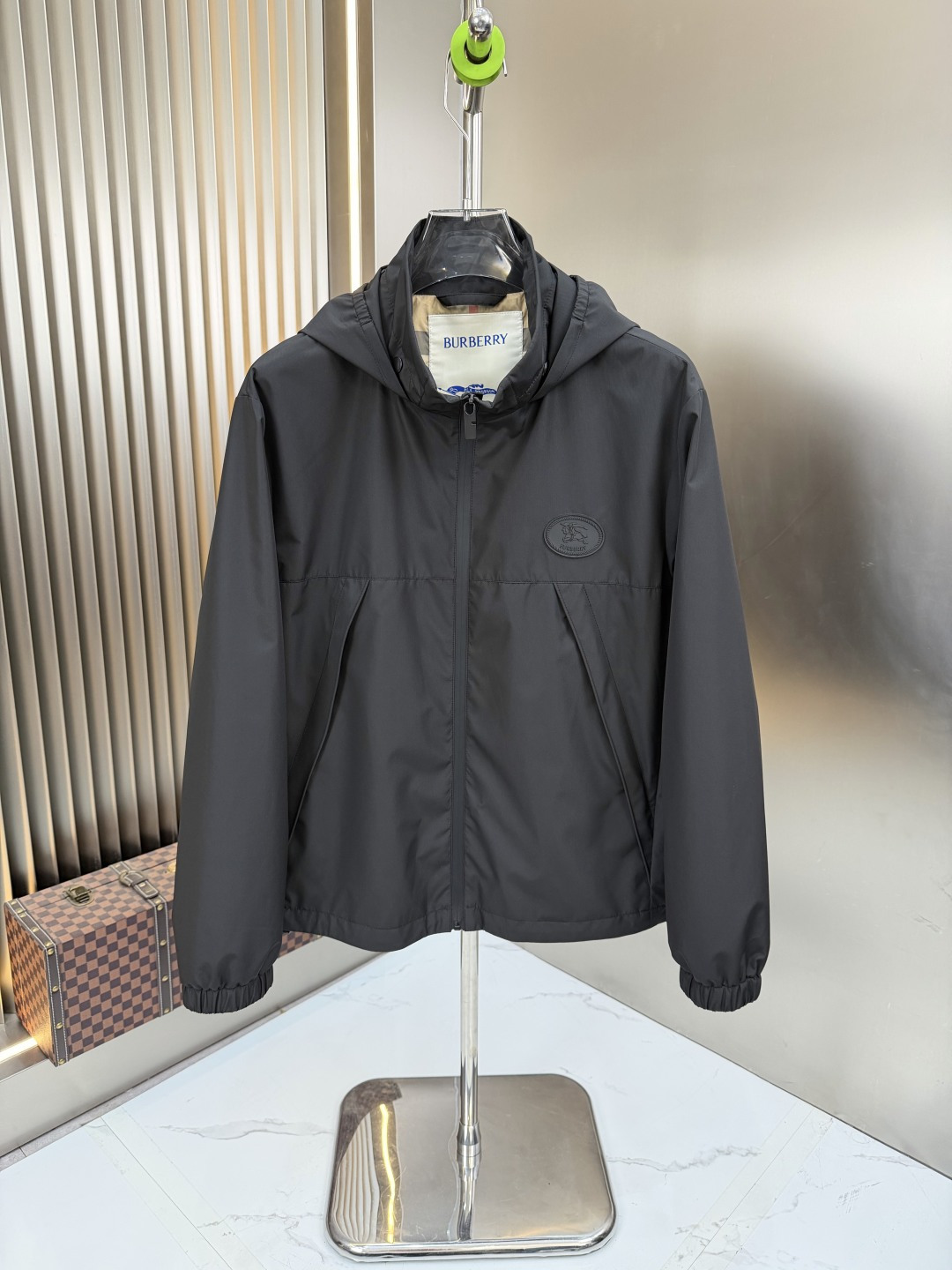 NO:757872,2026 spring and summer new jacket. Original 1:1 customized hardware accessories. All imported and original customization. Welcome to compare at the counter. Super soft, super heavy fabric, perfect workmanship. Note that the fabric is super comfortable. Exclusive model. Non-market goods. Same size for men and women, L to XXXL,, jackets & coats,198609092026春夏新款夹克 原版1:1订制五金配件全进口原版定制 欢迎专柜对比 超柔软 超级重面料做工杠杠的版型完美 注意面料超舒服 独家款 非市场货 男女同款尺码L一XXXL,,jackets & coats,,Men's clothing