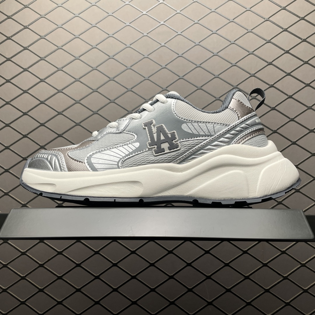💰550 網紅爆款 MLB Speed Runner 低幫休閒運動鞋  原廠防偽吊牌 合格證等細節 加厚鞋墊 中底走線等細節絕對無敵 尺碼：35 36 36.5 37.5 38 38.5 39 40 40.5 41 42 42.5 43 