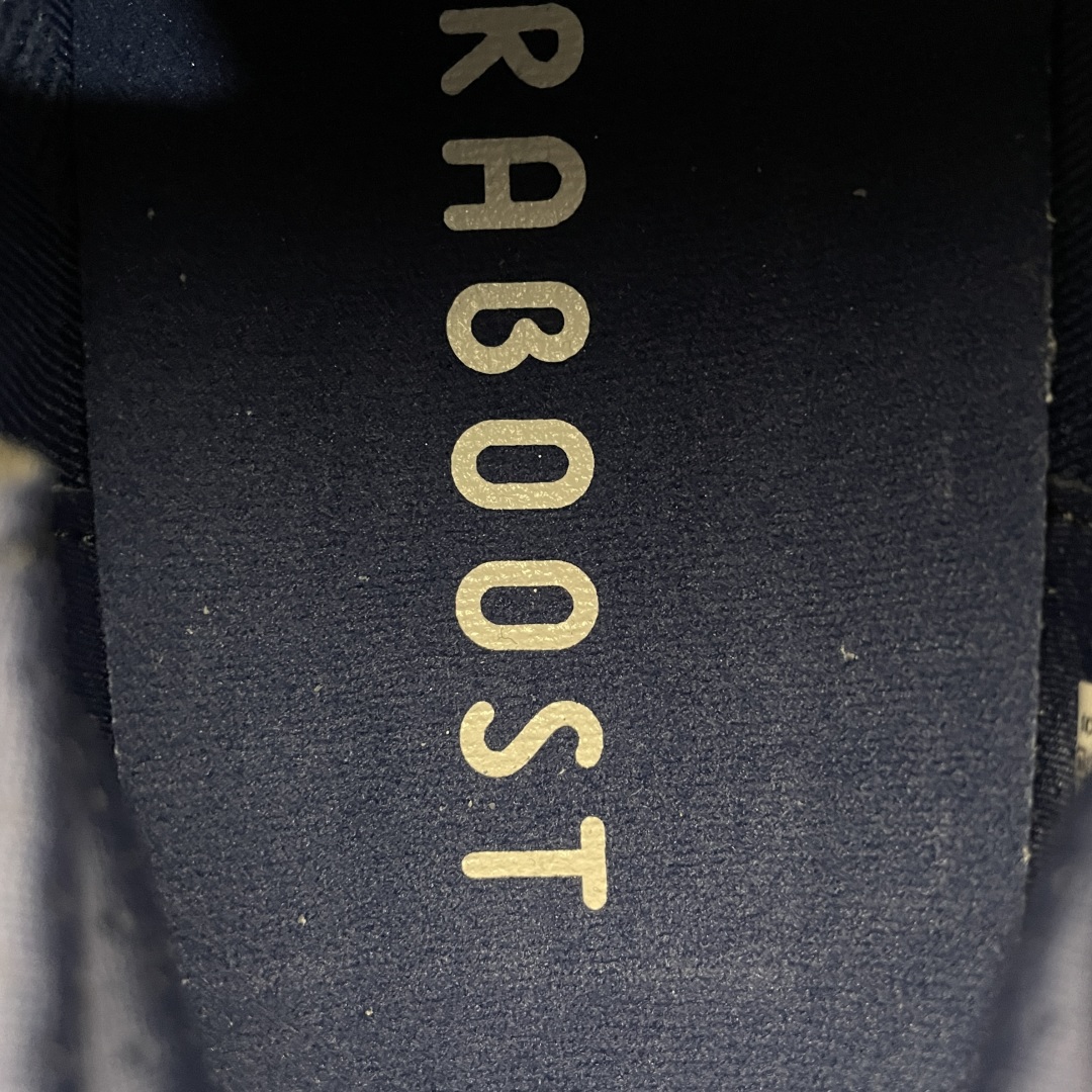  AD 阿迪 Ultra Boost 5 超弹力爆米花中底休闲跑步鞋 ID8817 尺码：36 36.5