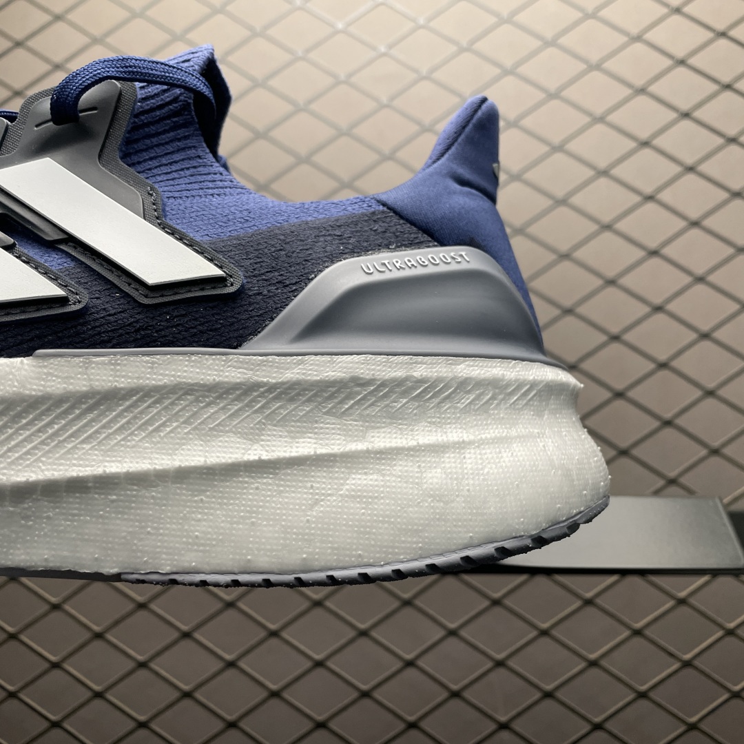  AD 阿迪 Ultra Boost 5 超弹力爆米花中底休闲跑步鞋 ID8817 尺码：36 36.5