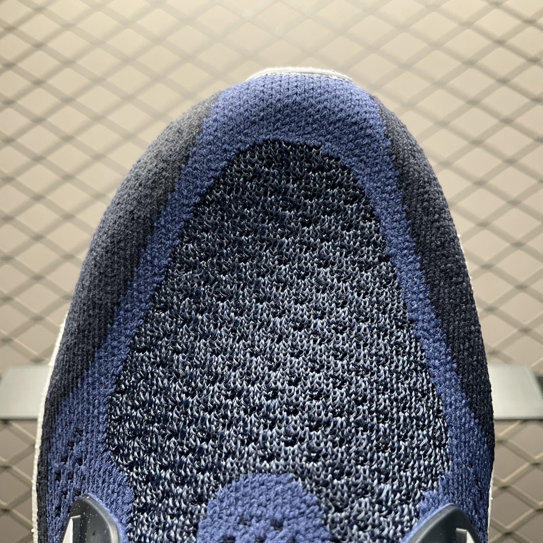  AD 阿迪 Ultra Boost 5 超弹力爆米花中底休闲跑步鞋 ID8817 尺码：36 36.5