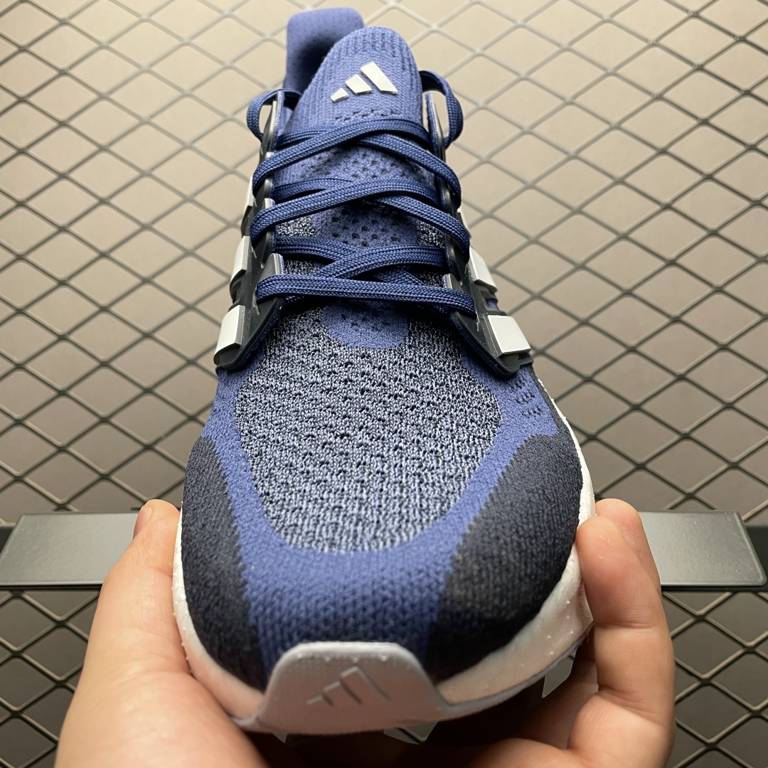  AD 阿迪 Ultra Boost 5 超弹力爆米花中底休闲跑步鞋 ID8817 尺码：36 36.5