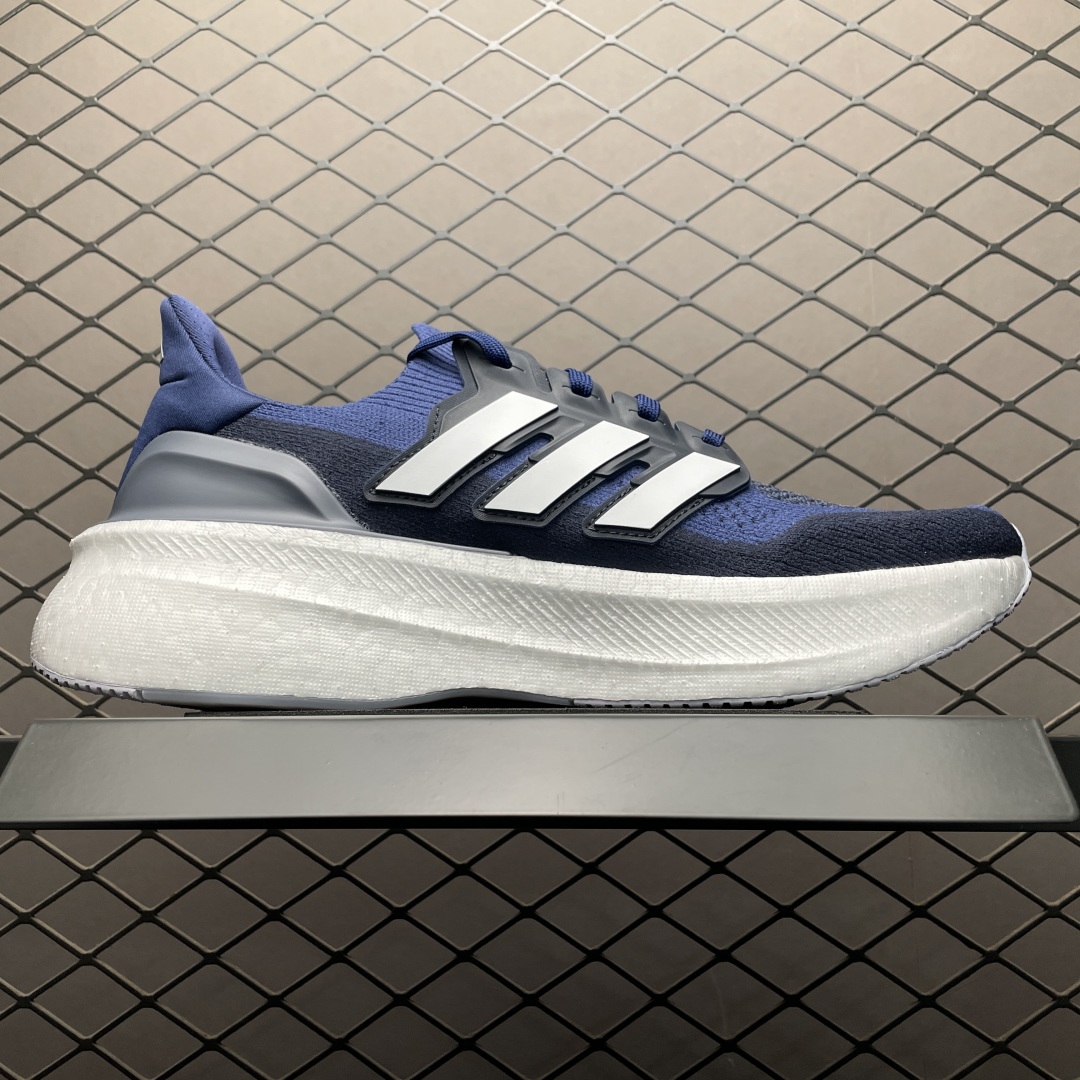  AD 阿迪 Ultra Boost 5 超弹力爆米花中底休闲跑步鞋 ID8817 尺码：36 36.5