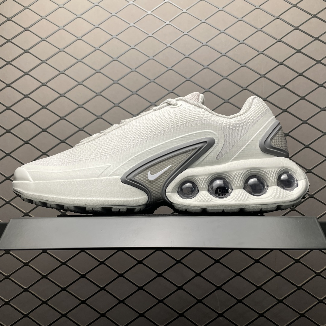 💰550 純原NK Air Max Dn 氣墊跑鞋 DV3337-008 新版本 全新鞋款在同側採用了四個圓柱倉式的設計，不僅有防滑耐磨性功能，還搭配了周圍一圈柔軟的泡棉材質，提供全新的複合腳感八成還是泡棉腳感 尺碼：36 37 38 3