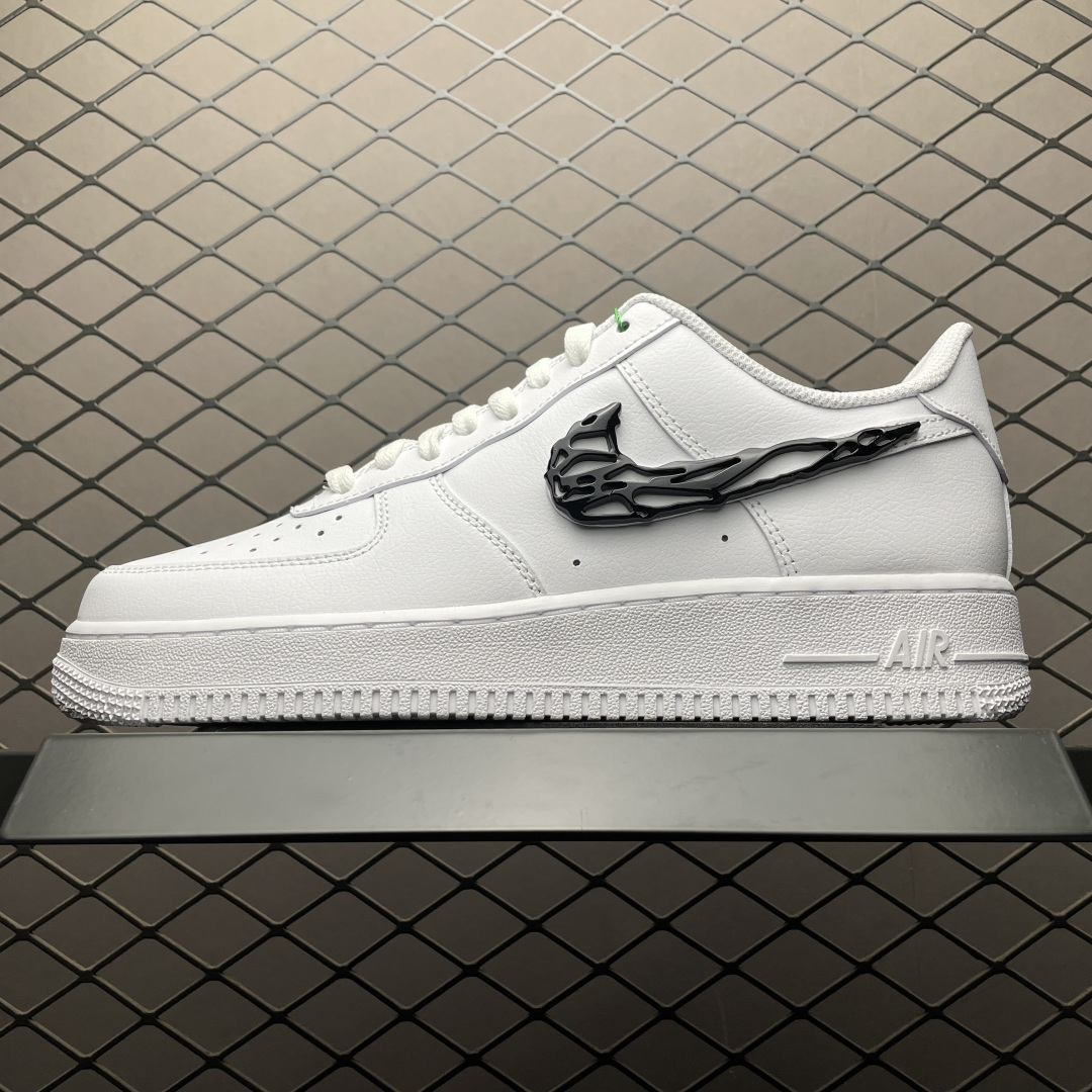 💰550 純原NK Air Force 1 Low 空軍一號低幫休閒板鞋 IF1686-101 原廠衝刀皮料切割乾淨 無任何毛邊 打造純正空軍 全掌內建蜂窩氣墊 原盒配件 原廠中底鋼印、拉幫完美 全套原楦原模傾力打造完美版型 尺碼：36 