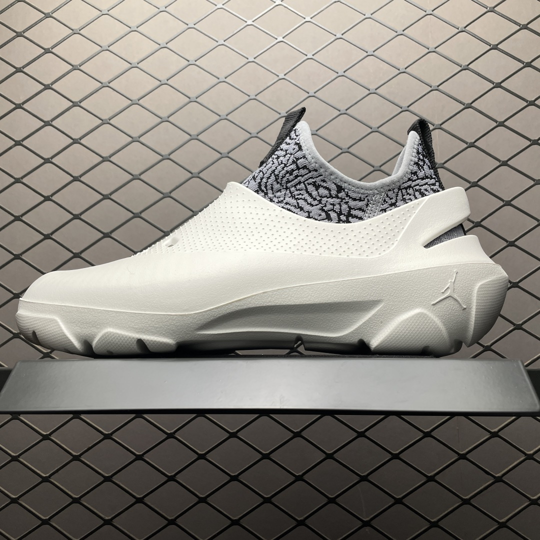 💰450   Jordan System 23 一鞋三穿 套腳休閒涼鞋洞洞鞋 DN4890-101 尺碼：39 40 40.5 41 42 42.5 43 44 44.5 45 46 注意⚠️偏小一碼 編號：15DCBB23