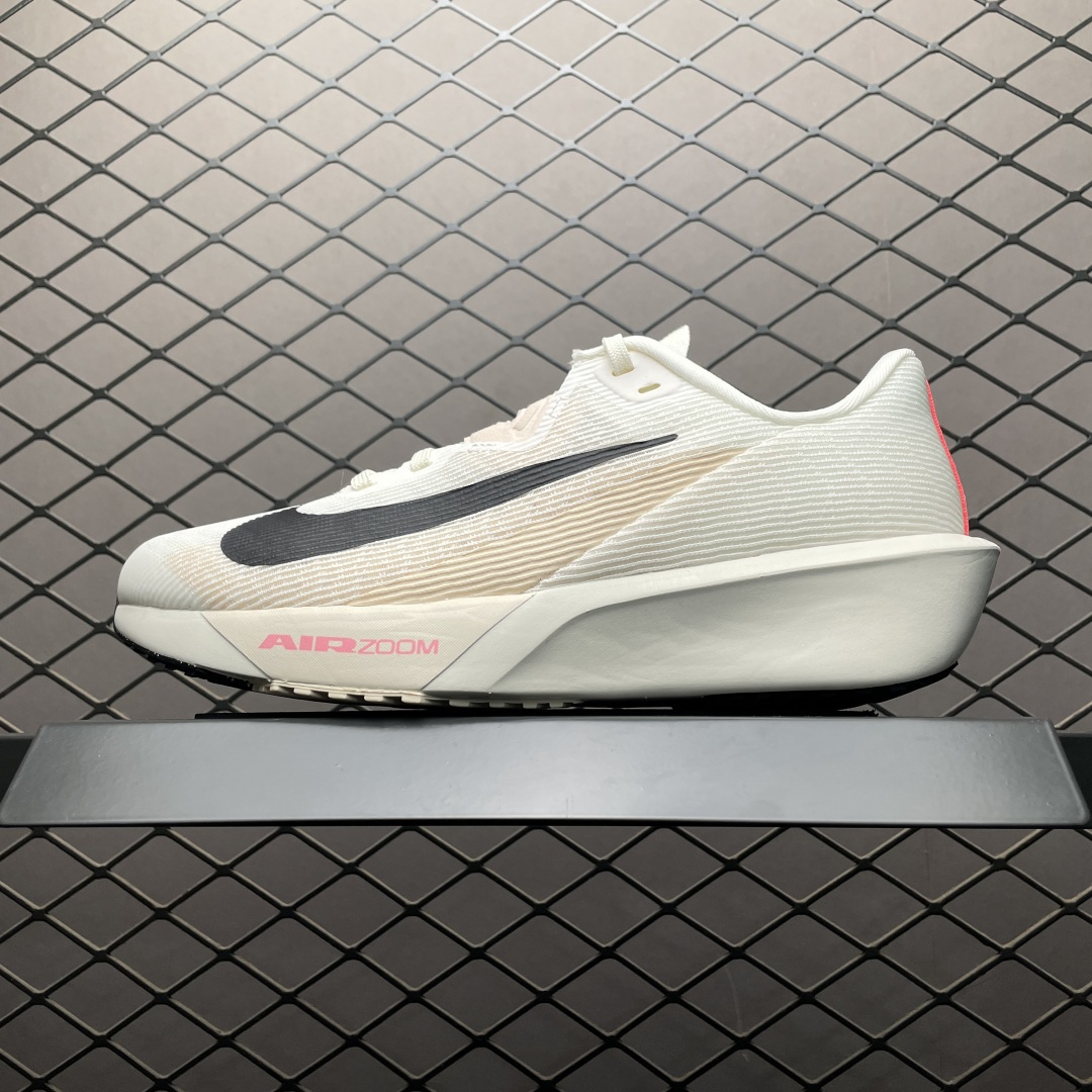 💰530 純原NK Air Zoom Rival FLY 4 超彈透氣輕量跑步鞋 FV6040-104 鞋款搭載 Flyknit 材料 出眾彈性 易於穿脫 採用React技術 輕盈耐 跑步健身房鍛鍊最佳選擇之一 尺碼：36 36.5 37