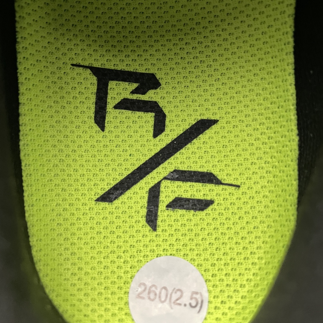   NK Air Zoom Rival FLY 4 超弹透气轻量跑步鞋 FV6040-001 鞋款搭载 