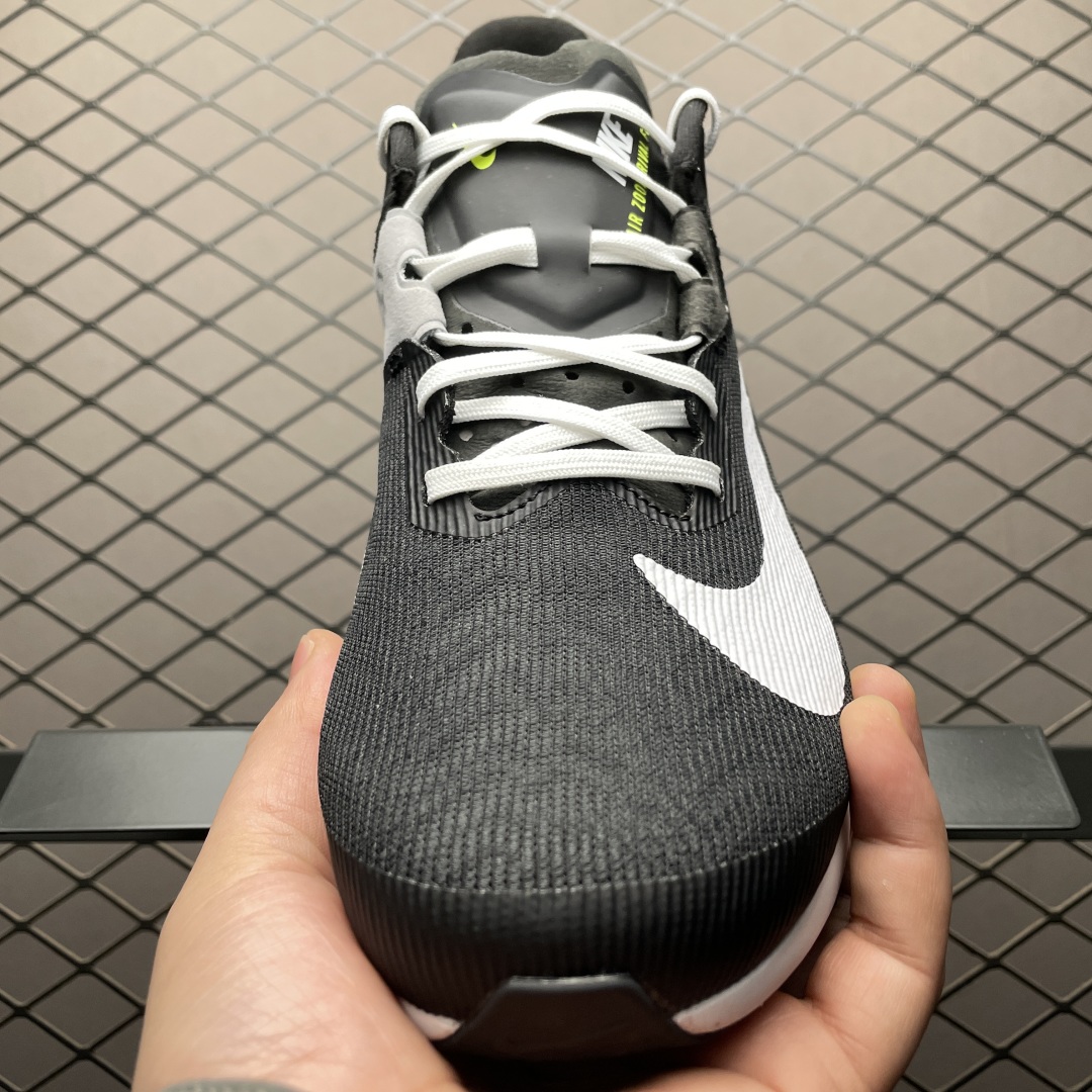   NK Air Zoom Rival FLY 4 超弹透气轻量跑步鞋 FV6040-001 鞋款搭载 