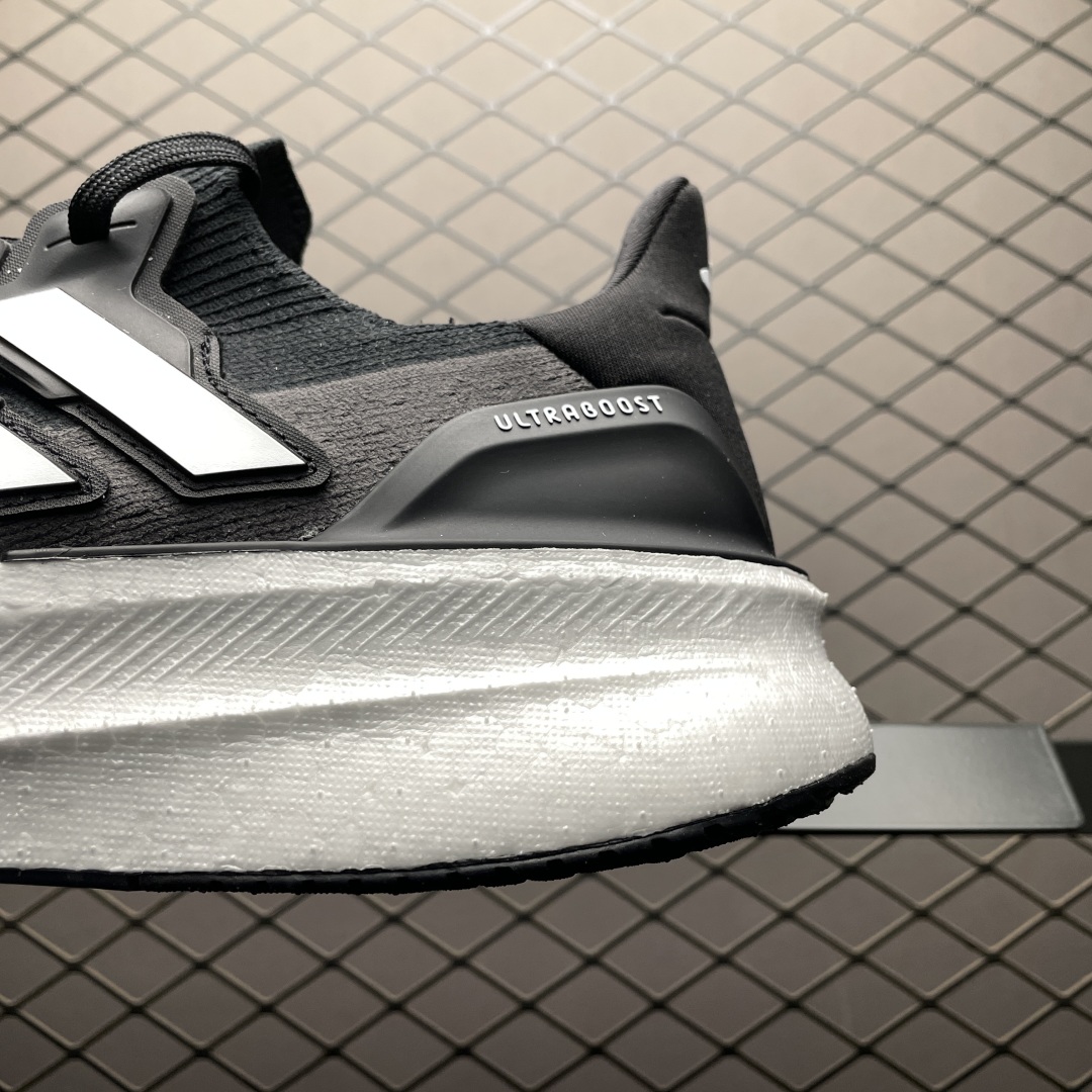   AD 阿迪 Ultra Boost 5 超弹力爆米花中底休闲跑步鞋 JH9633 尺码：36 36.
