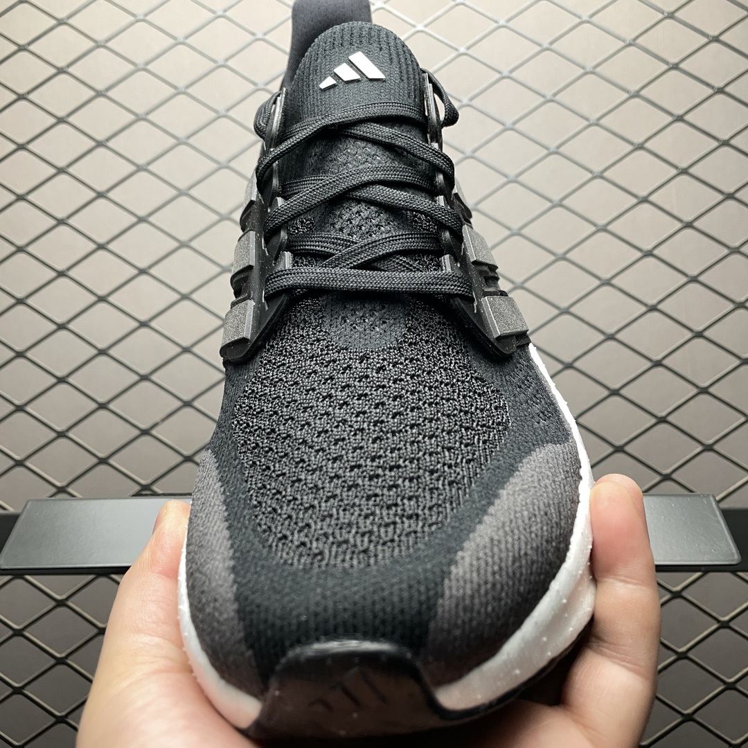   AD 阿迪 Ultra Boost 5 超弹力爆米花中底休闲跑步鞋 JH9082 尺码：36 36.