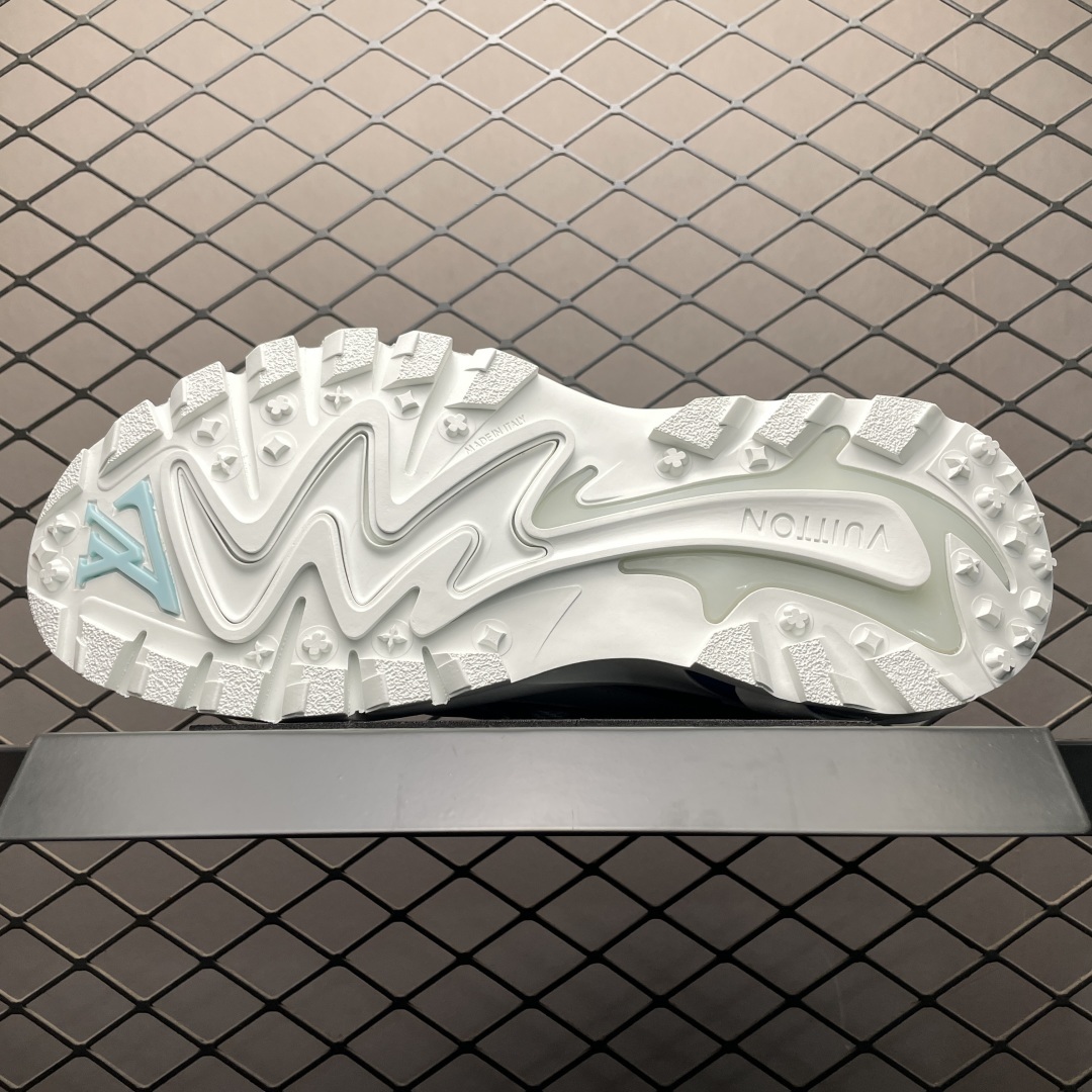 LV Runner Tatic 潮流复古运动鞋 鬼佬专供品质 该款向传统跑鞋汲取灵感,新颖亮相路易威