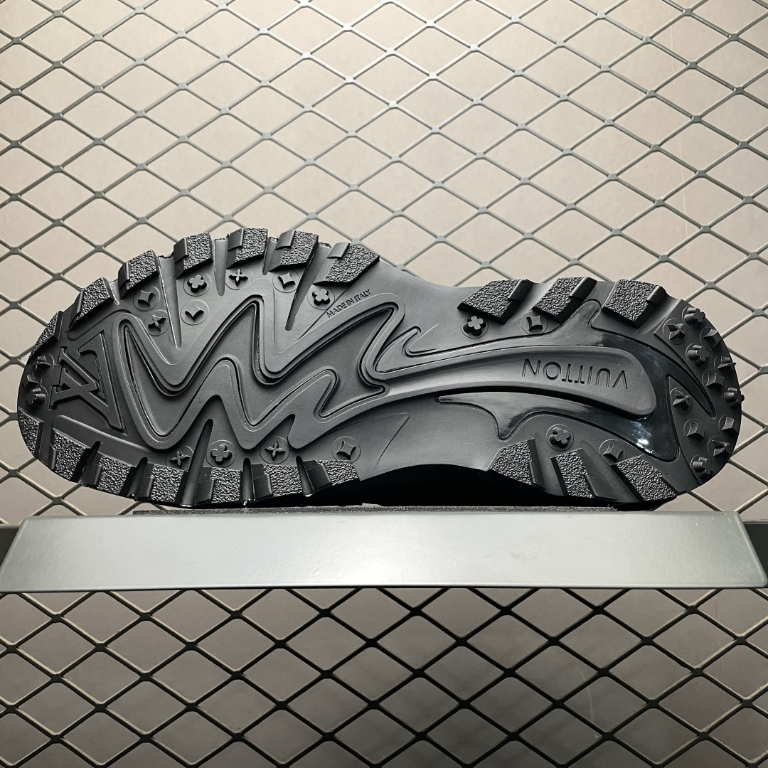 LV Runner Tatic 潮流复古运动鞋 鬼佬专供品质 该款向传统跑鞋汲取灵感,新颖亮相路易威